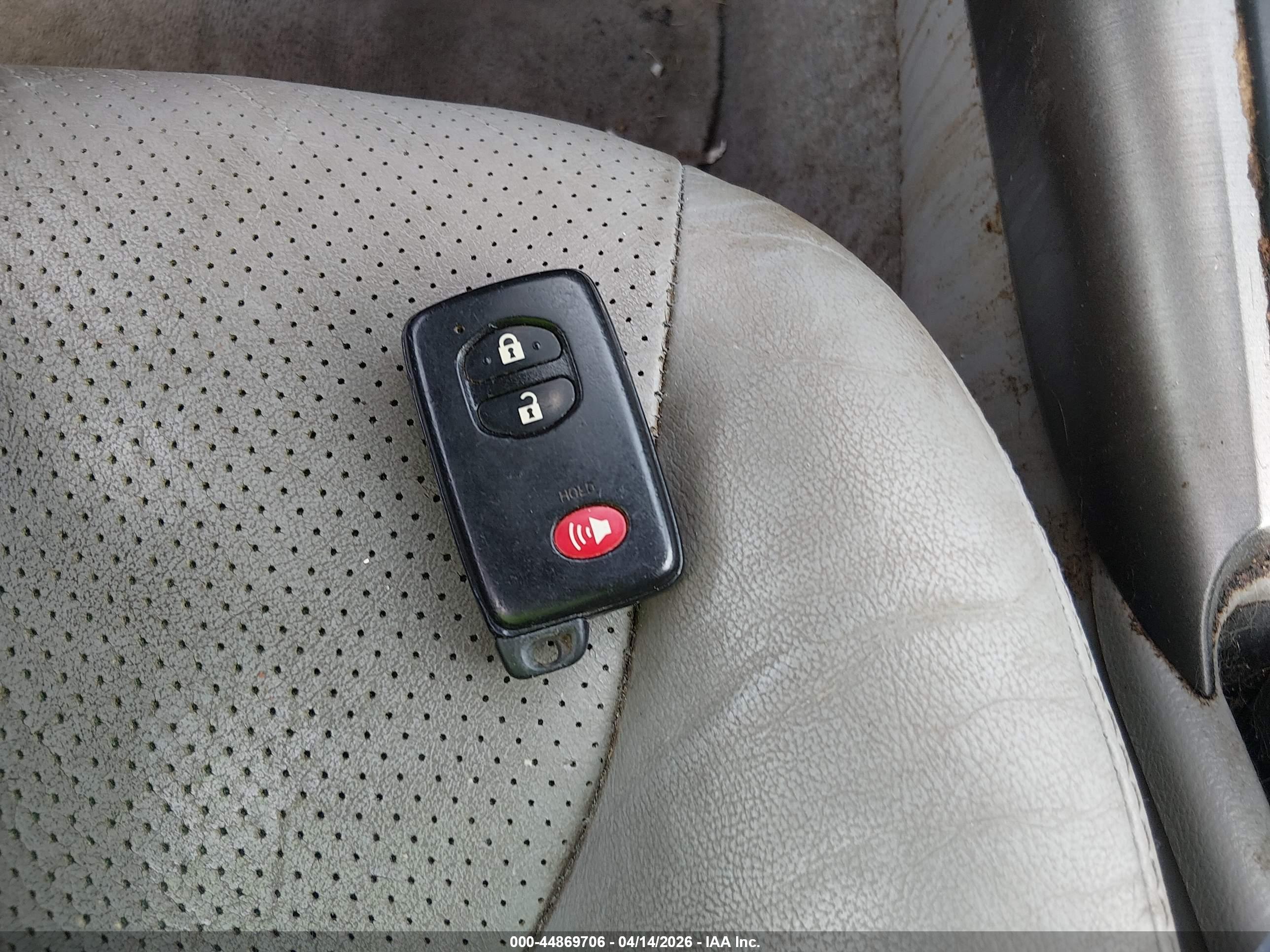 TOYOTA RAV4 image 11