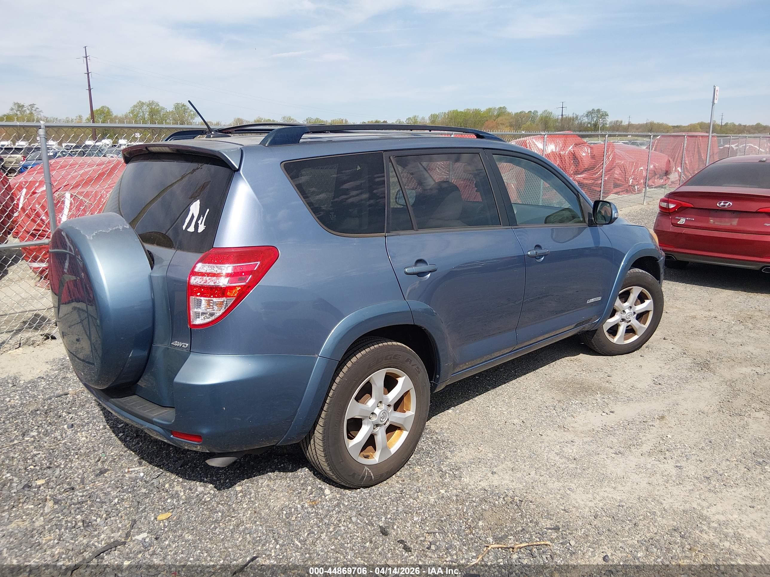 TOYOTA RAV4 image 4