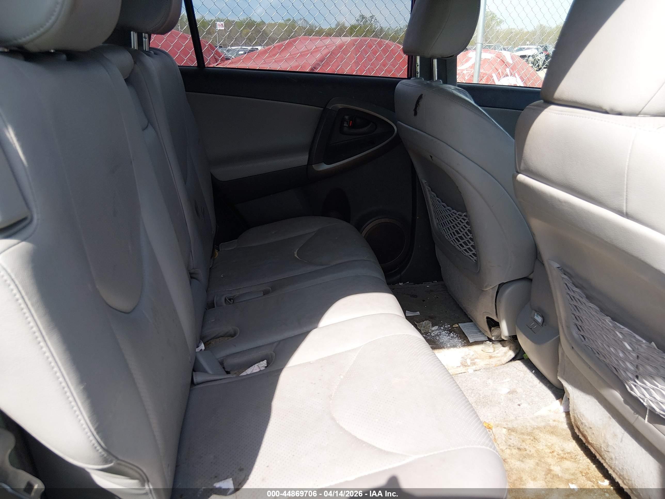 TOYOTA RAV4 image 8