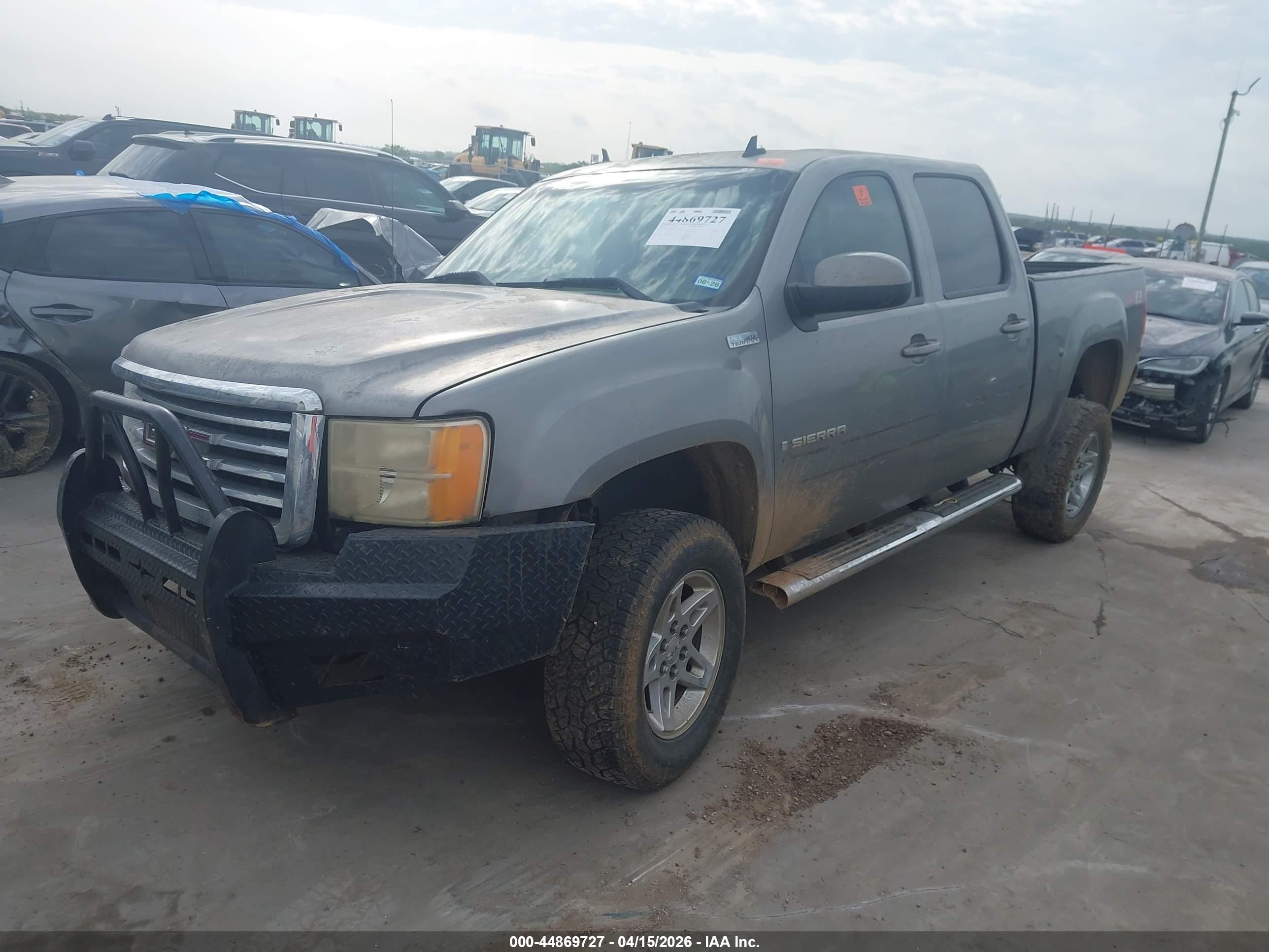 GMC SIERRA image 2