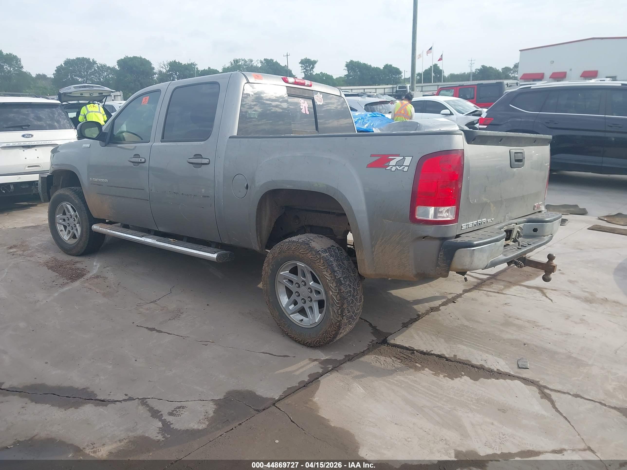GMC SIERRA image 3
