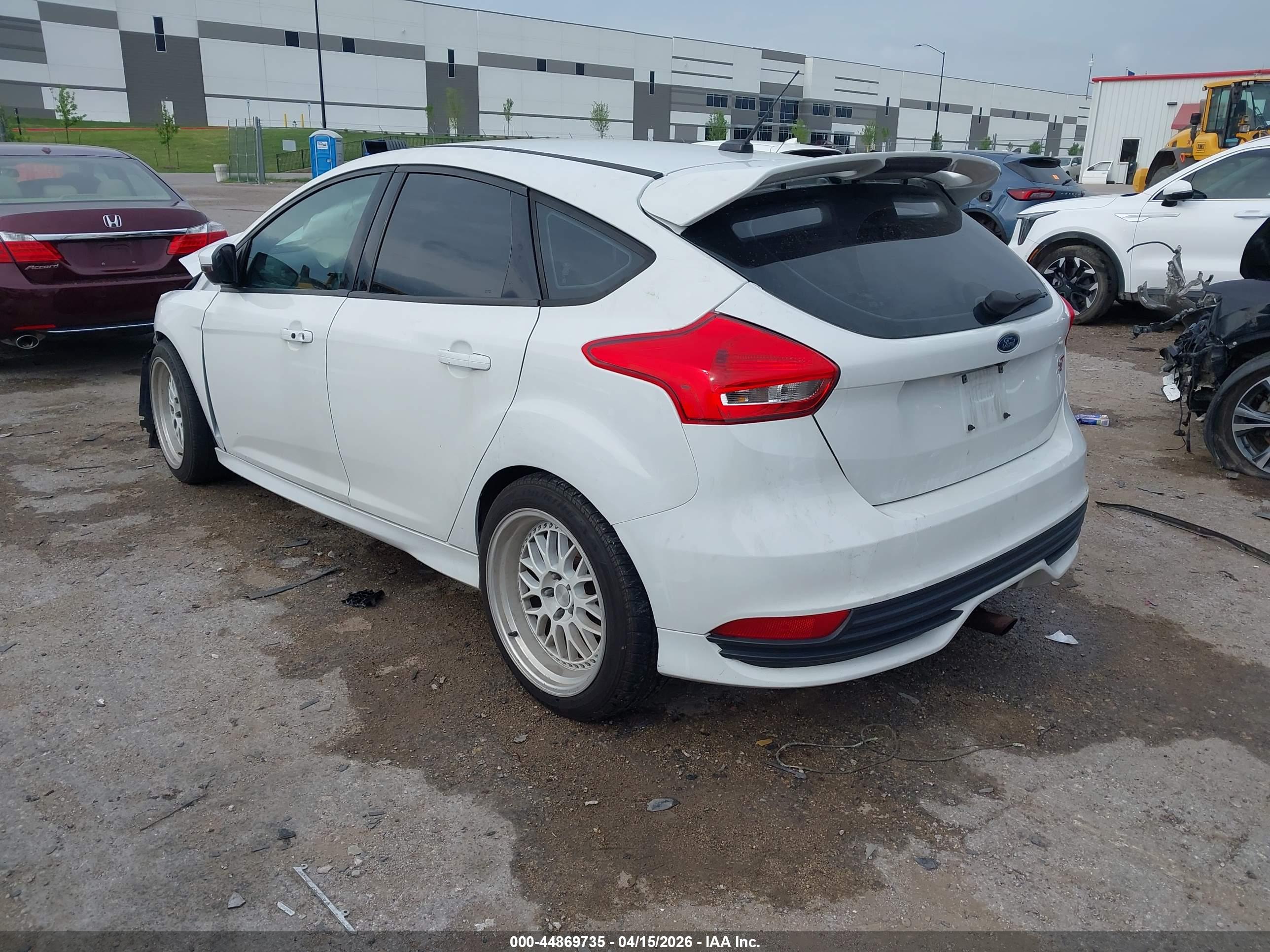 FORD FOCUS image 3