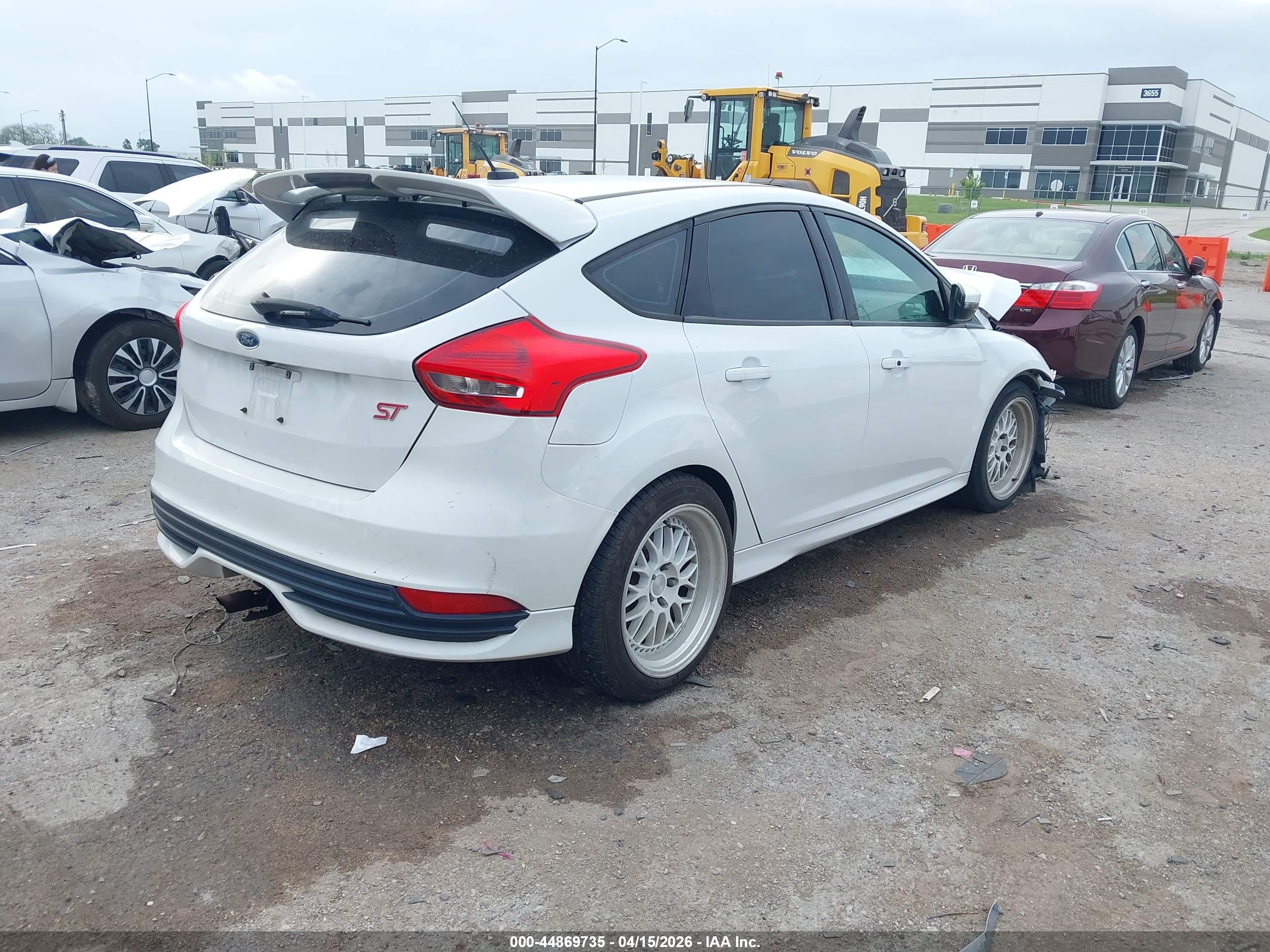 FORD FOCUS image 4