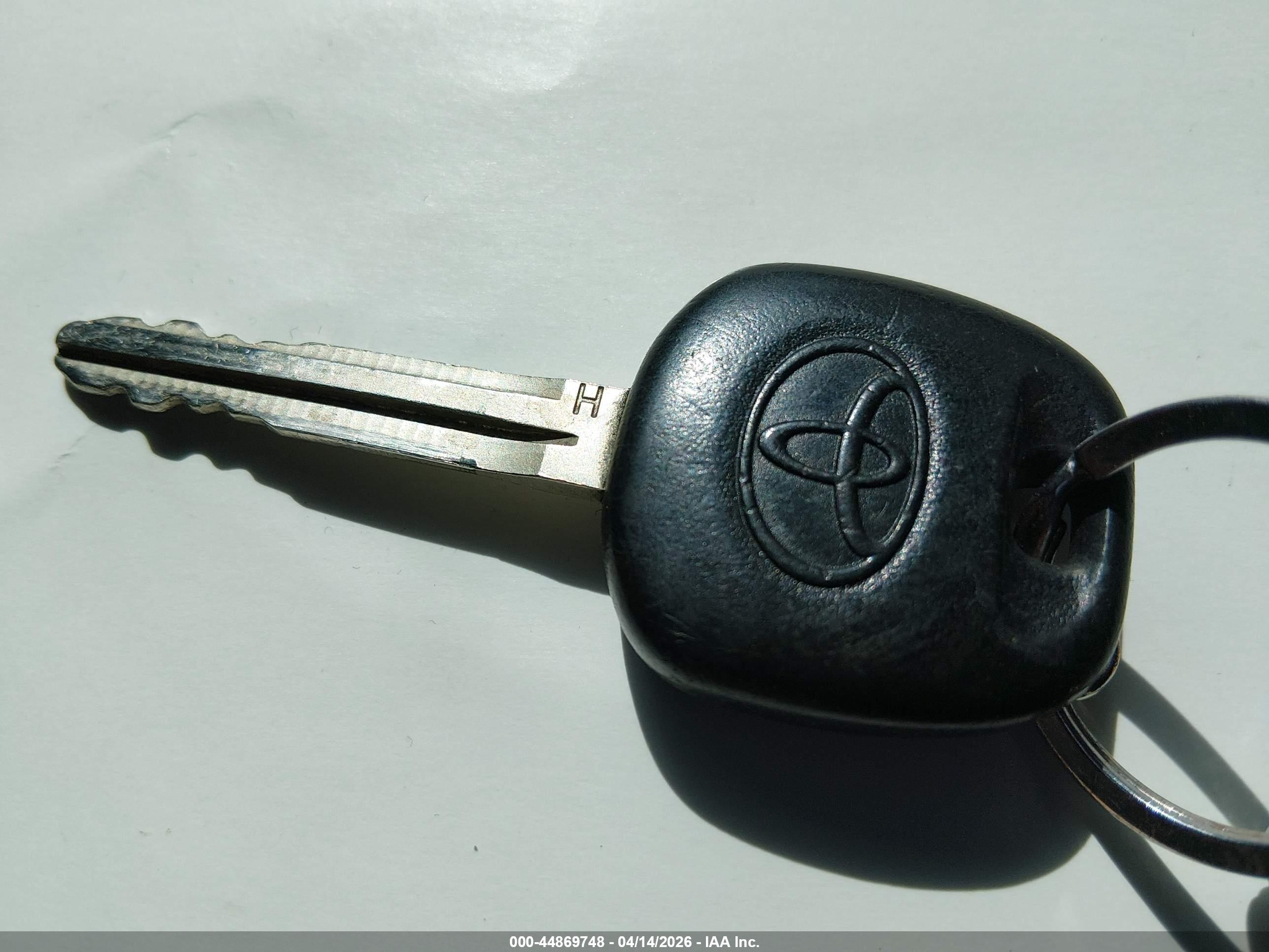 TOYOTA YARIS image 11