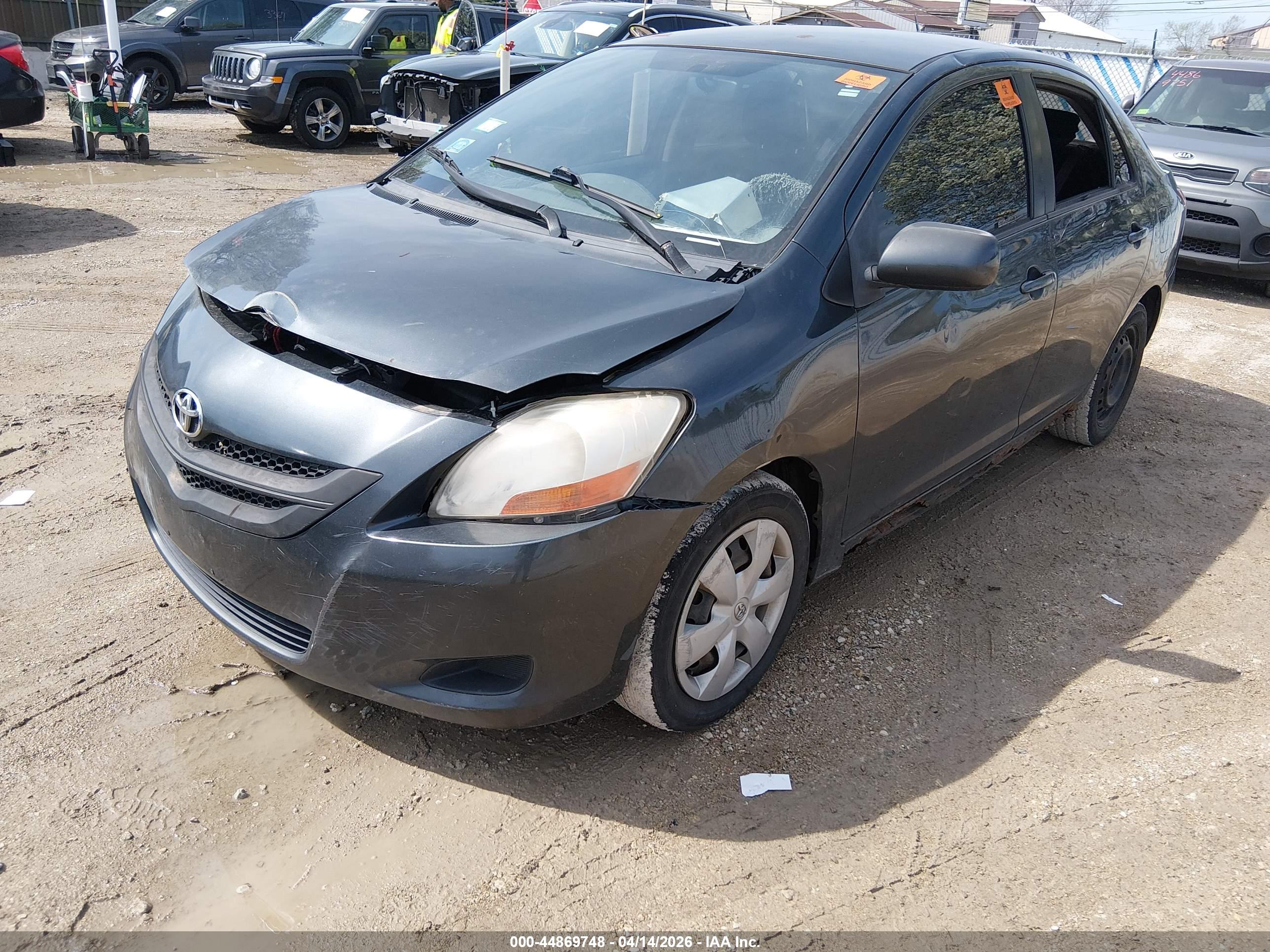 TOYOTA YARIS image 2