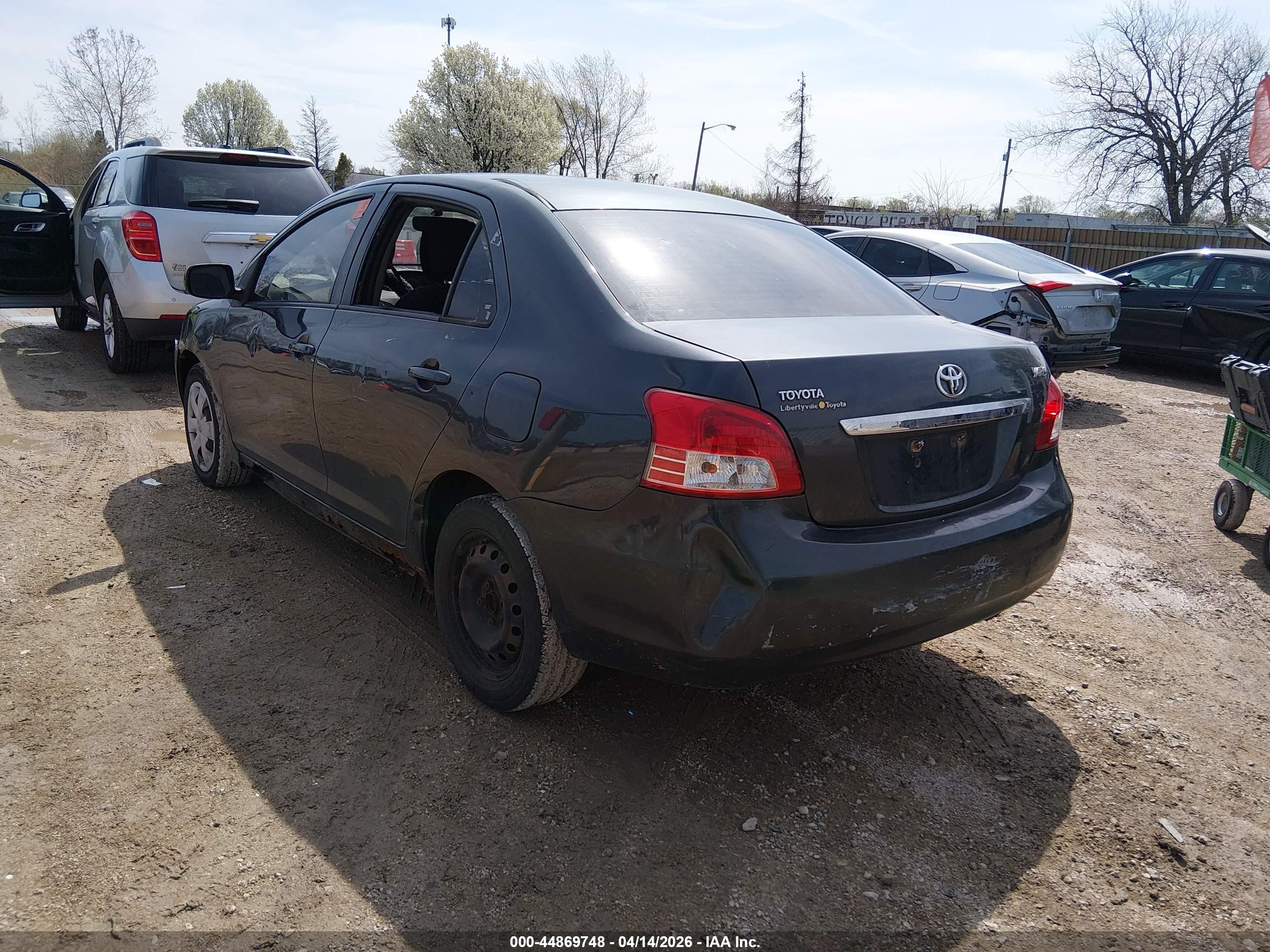 TOYOTA YARIS image 3