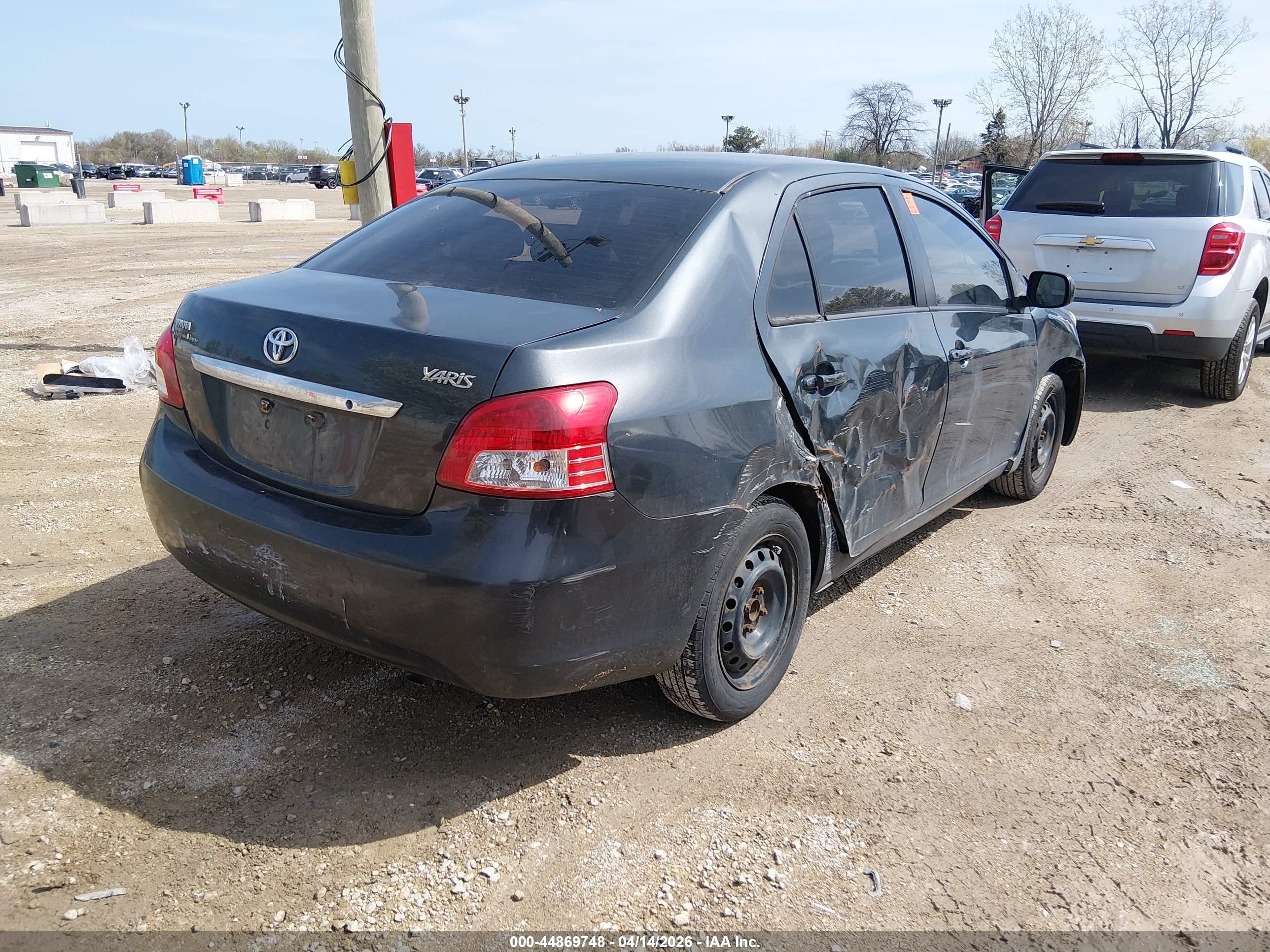 TOYOTA YARIS image 4