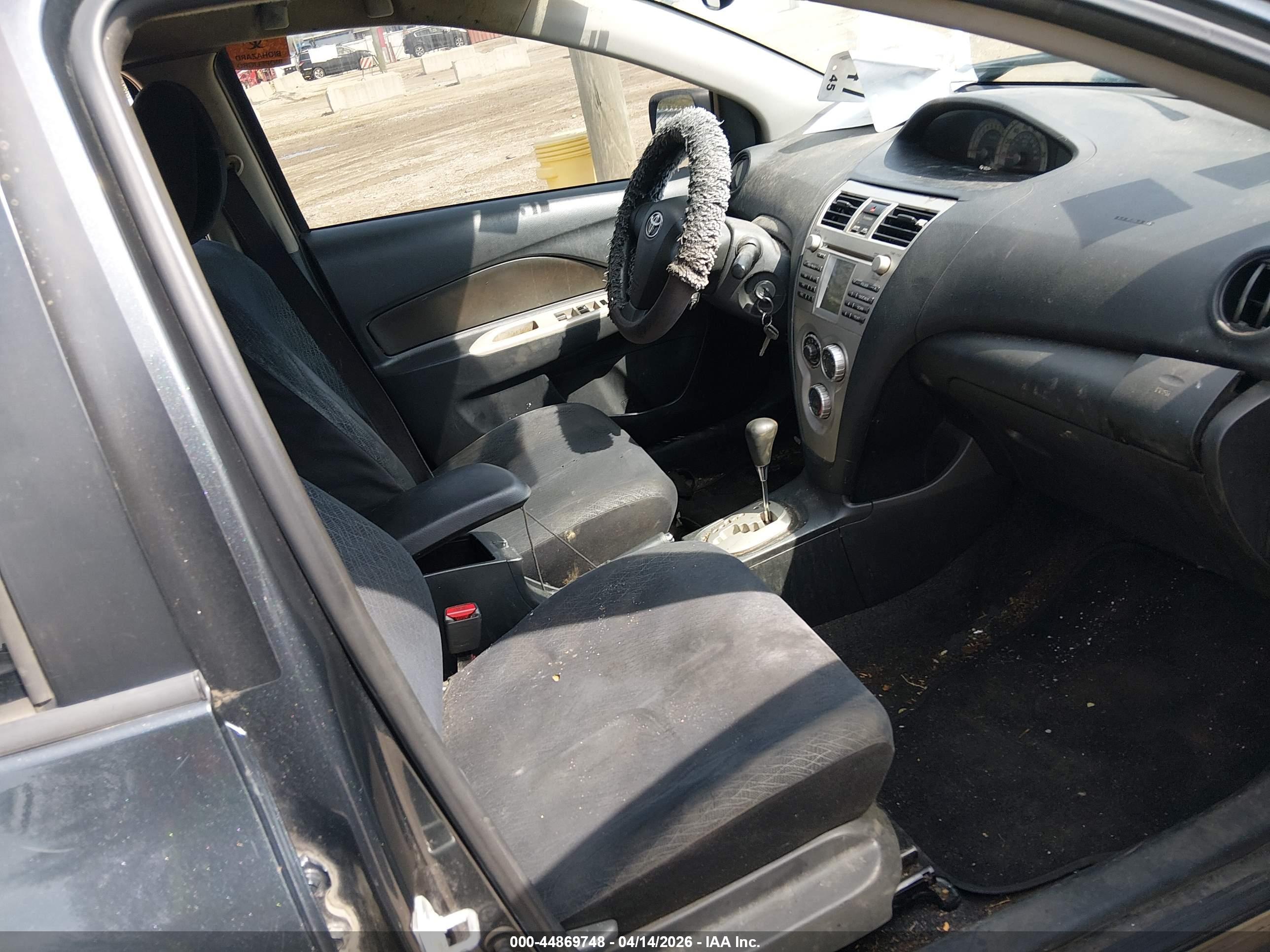 TOYOTA YARIS image 5