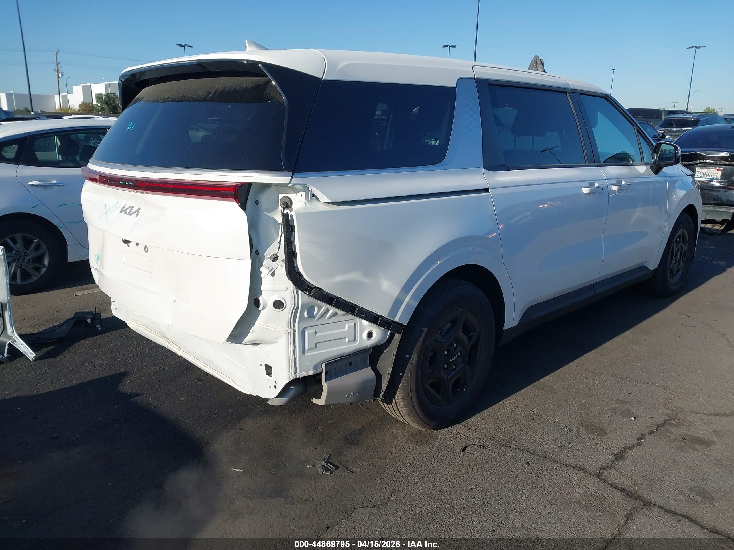 KIA CARNIVAL image 4