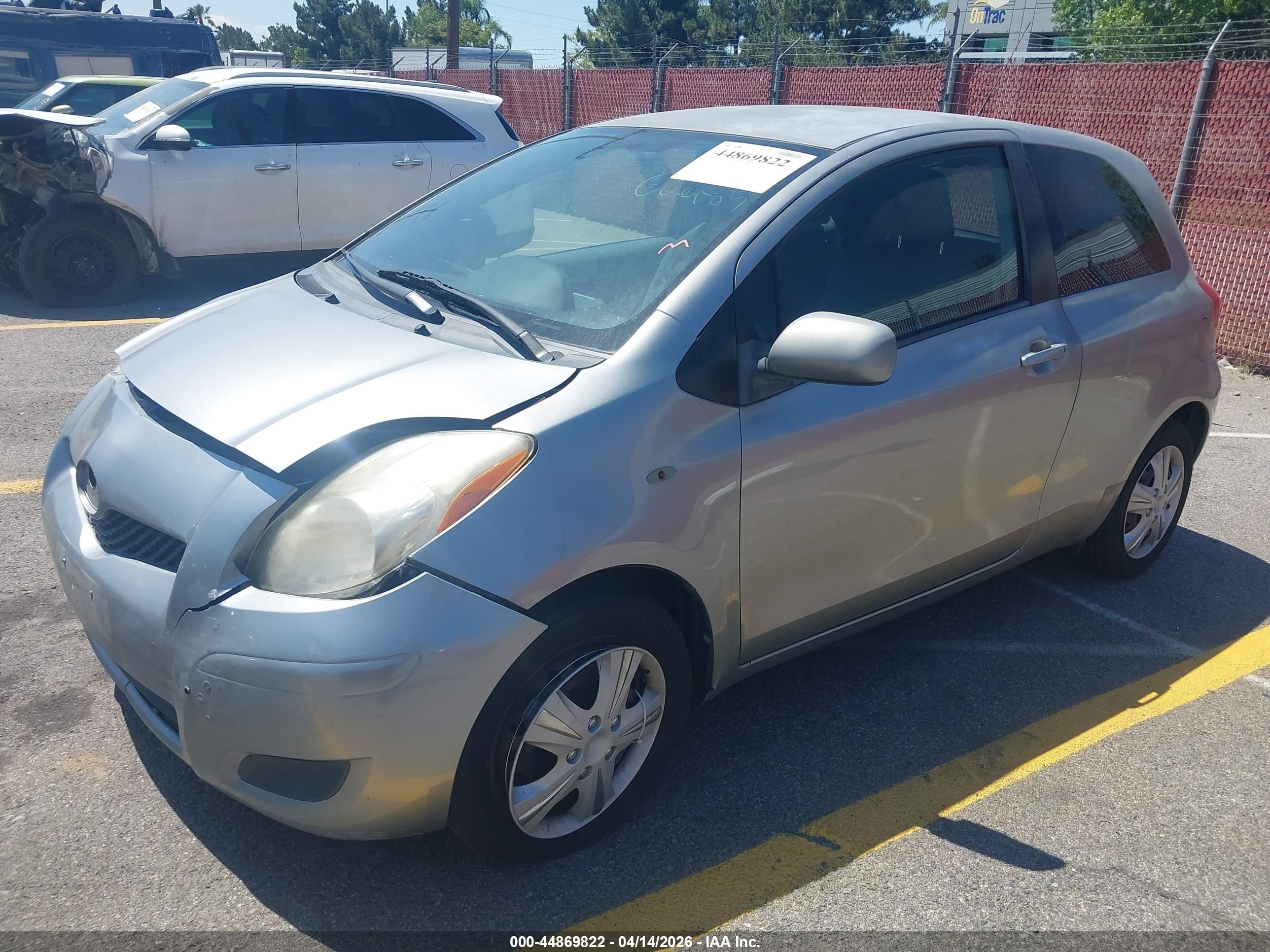 TOYOTA YARIS image 2