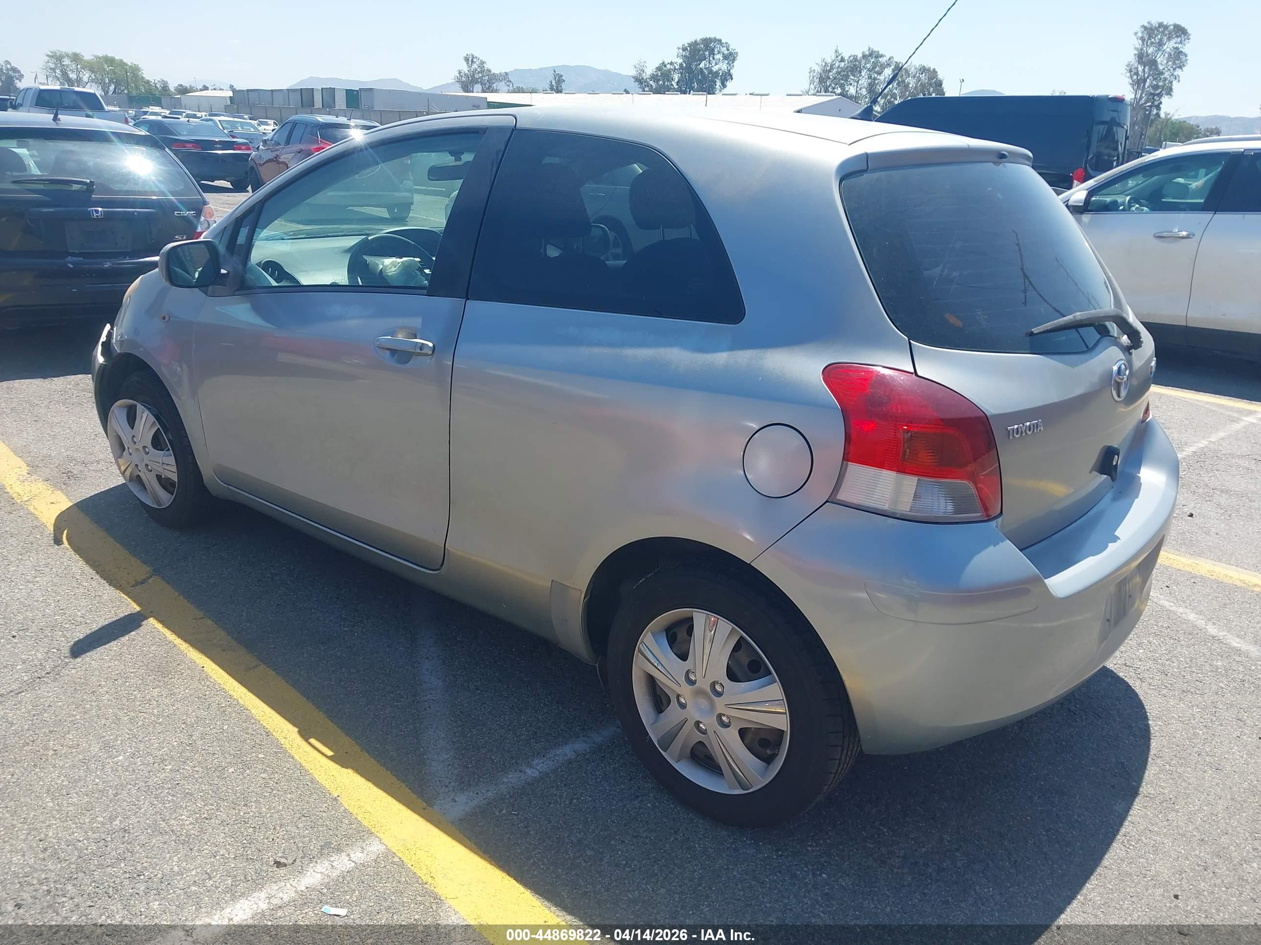TOYOTA YARIS image 3