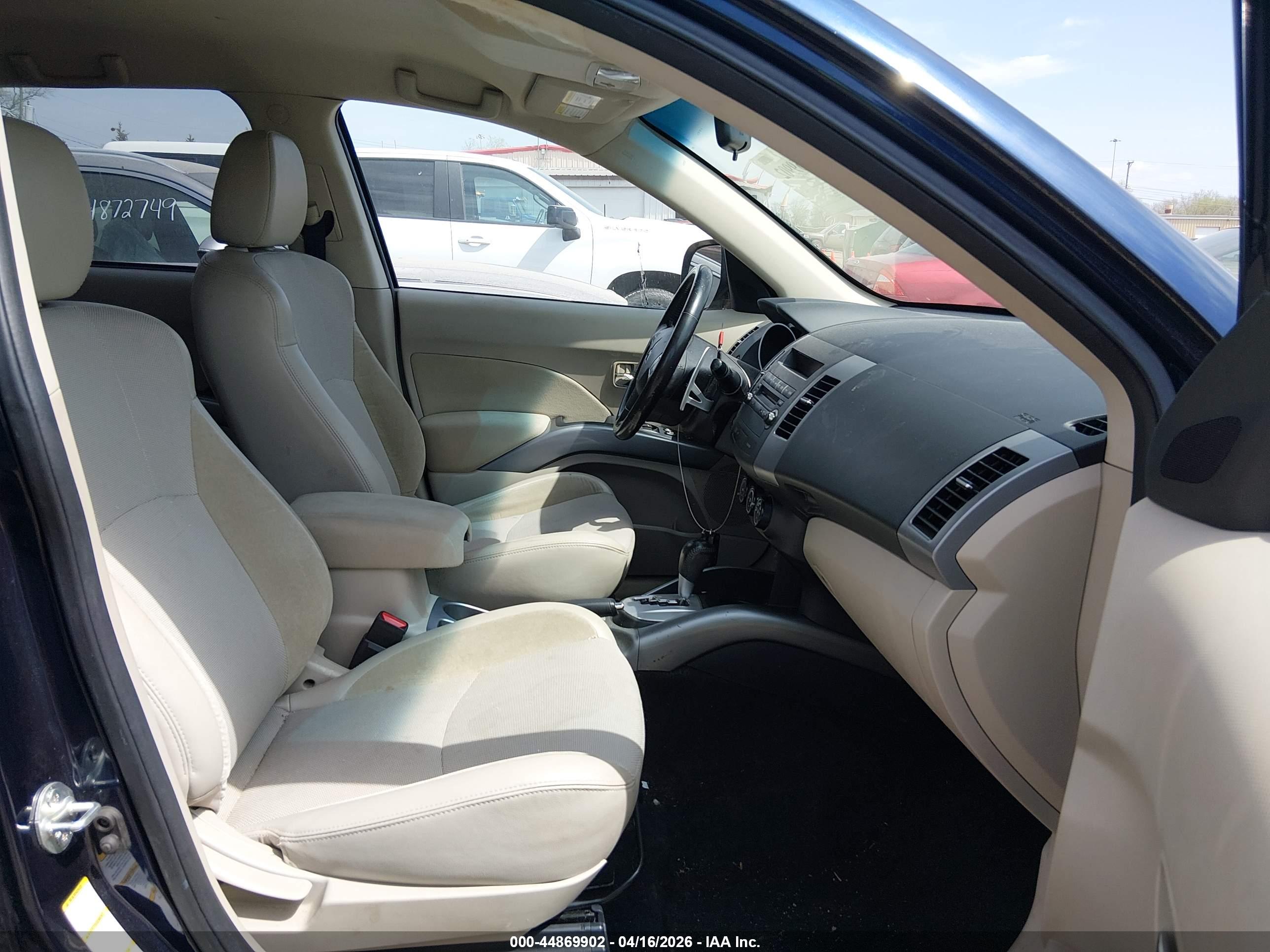 MITSUBISHI OUTLANDER image 5