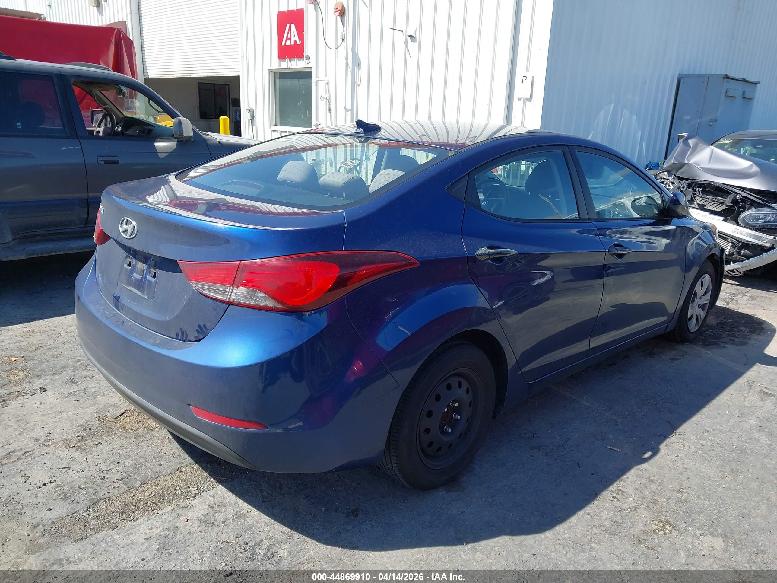 HYUNDAI ELANTRA image 4