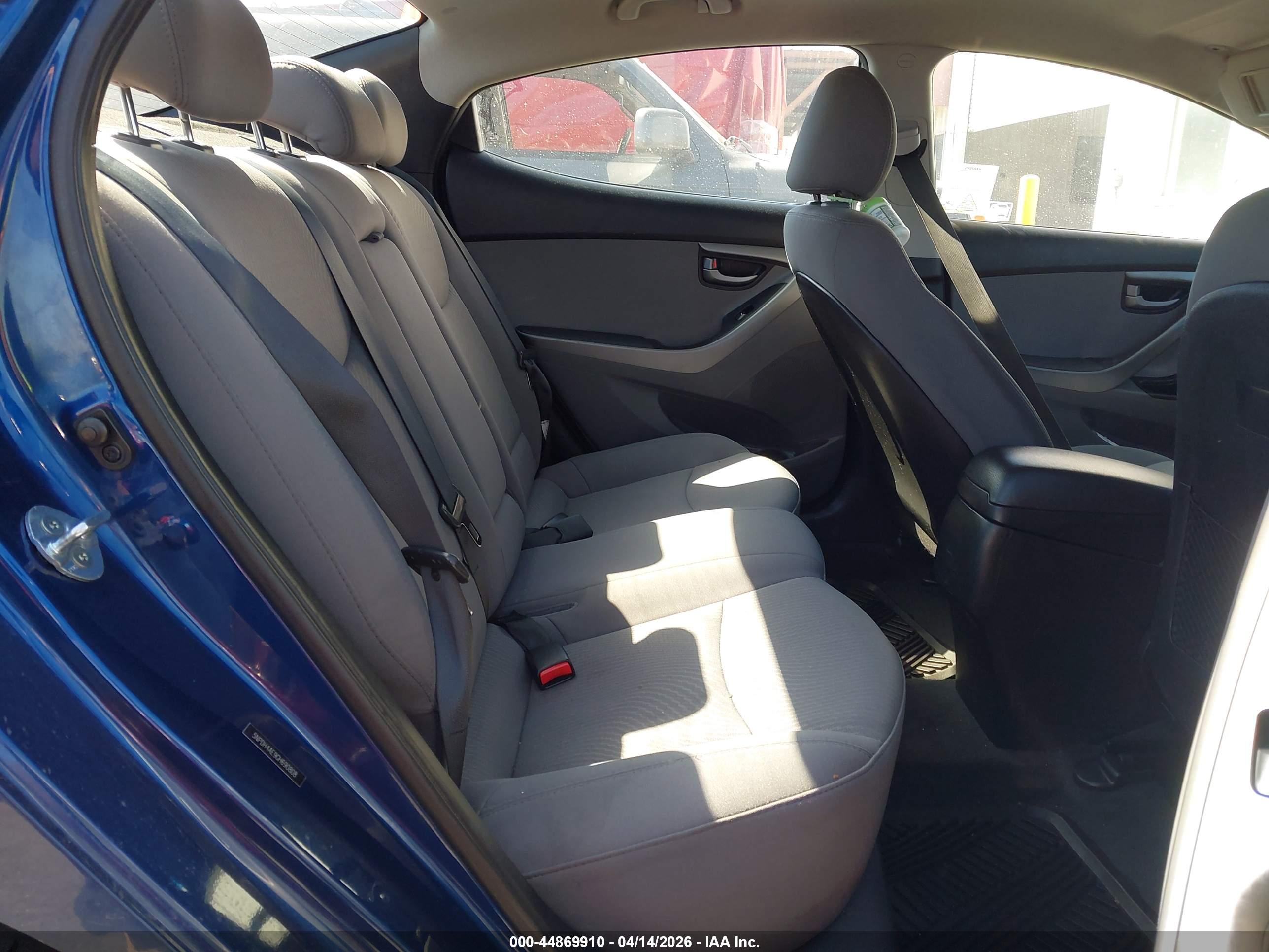 HYUNDAI ELANTRA image 8