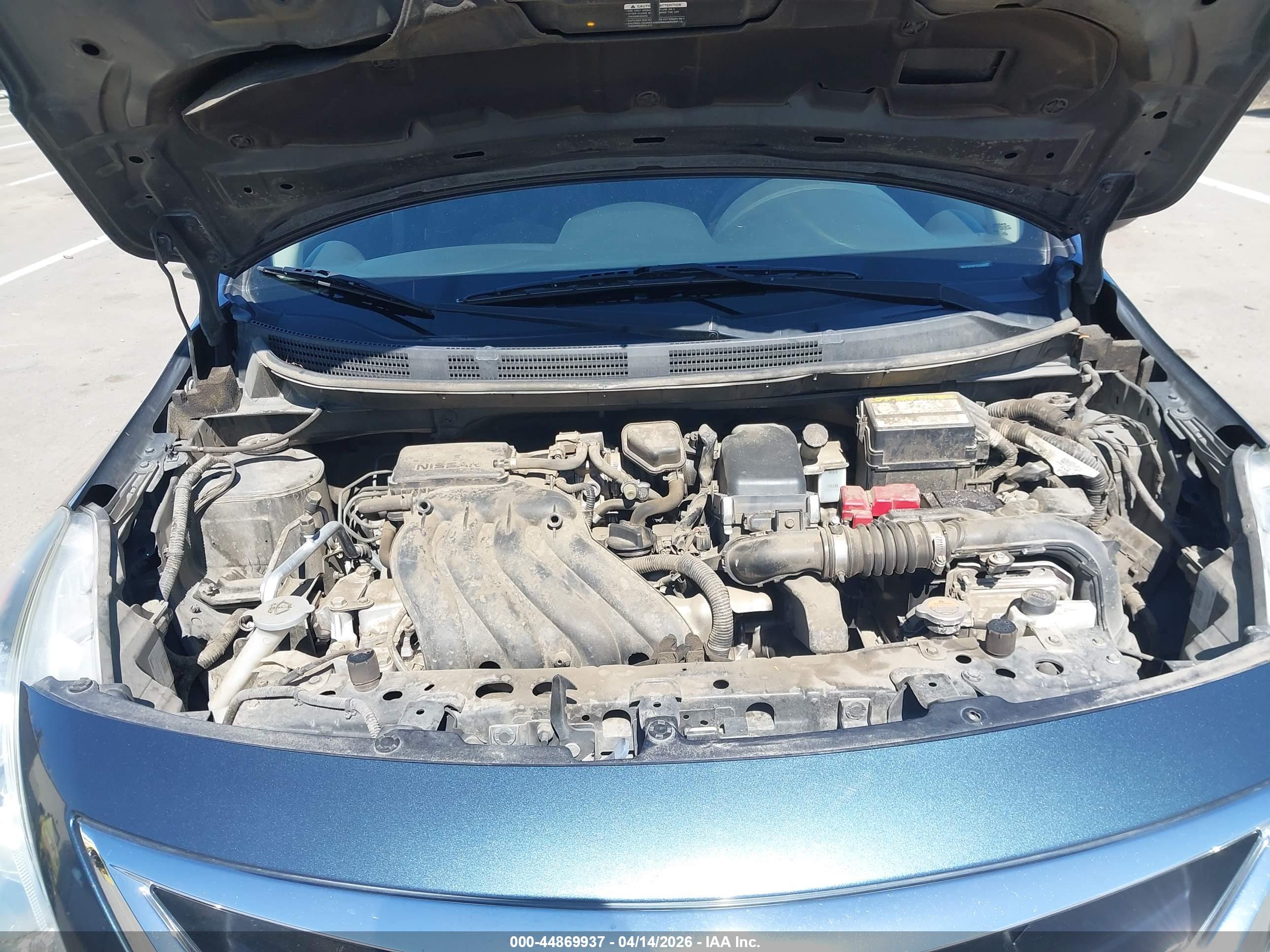 NISSAN VERSA image 10