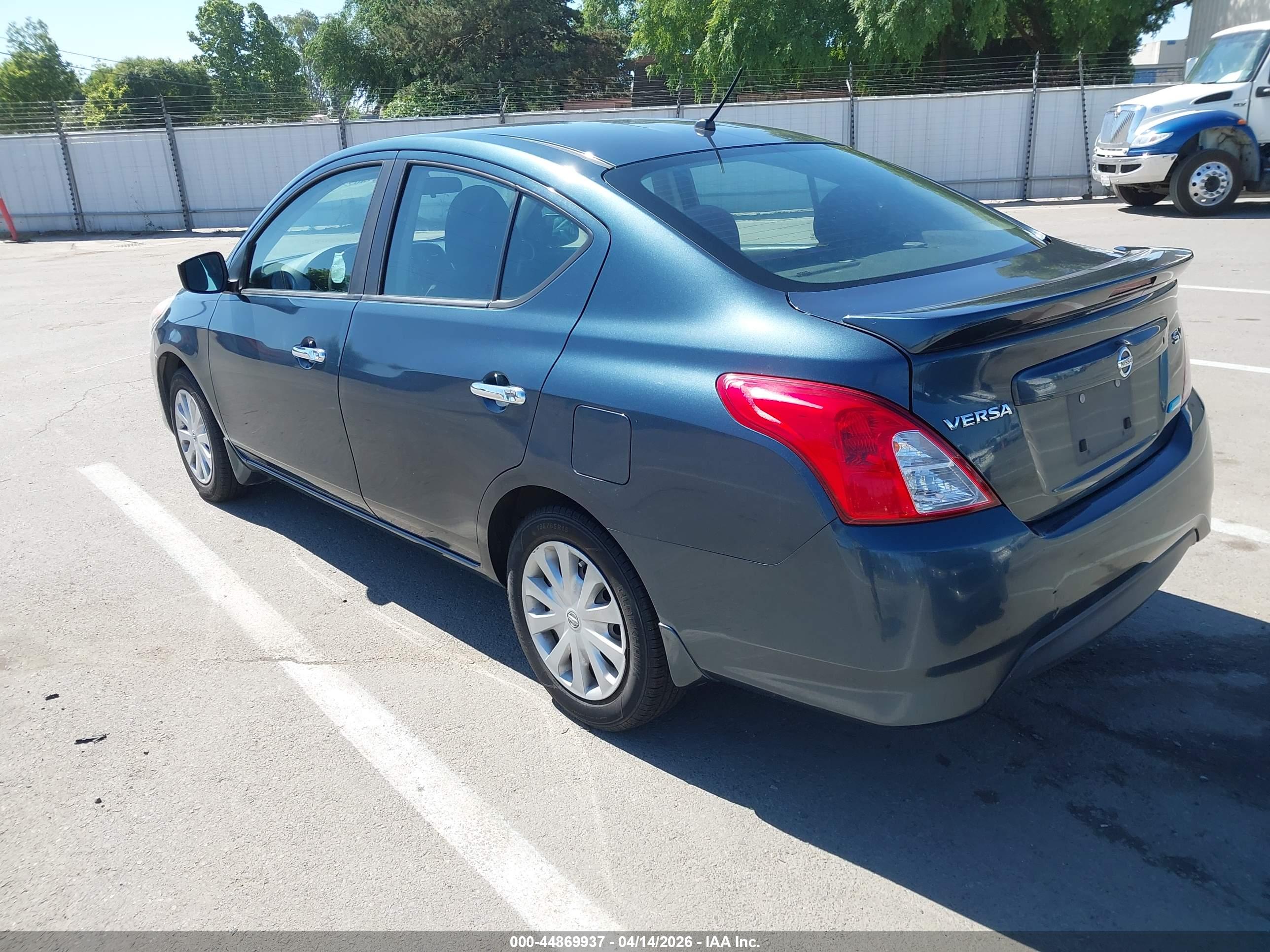 NISSAN VERSA image 3