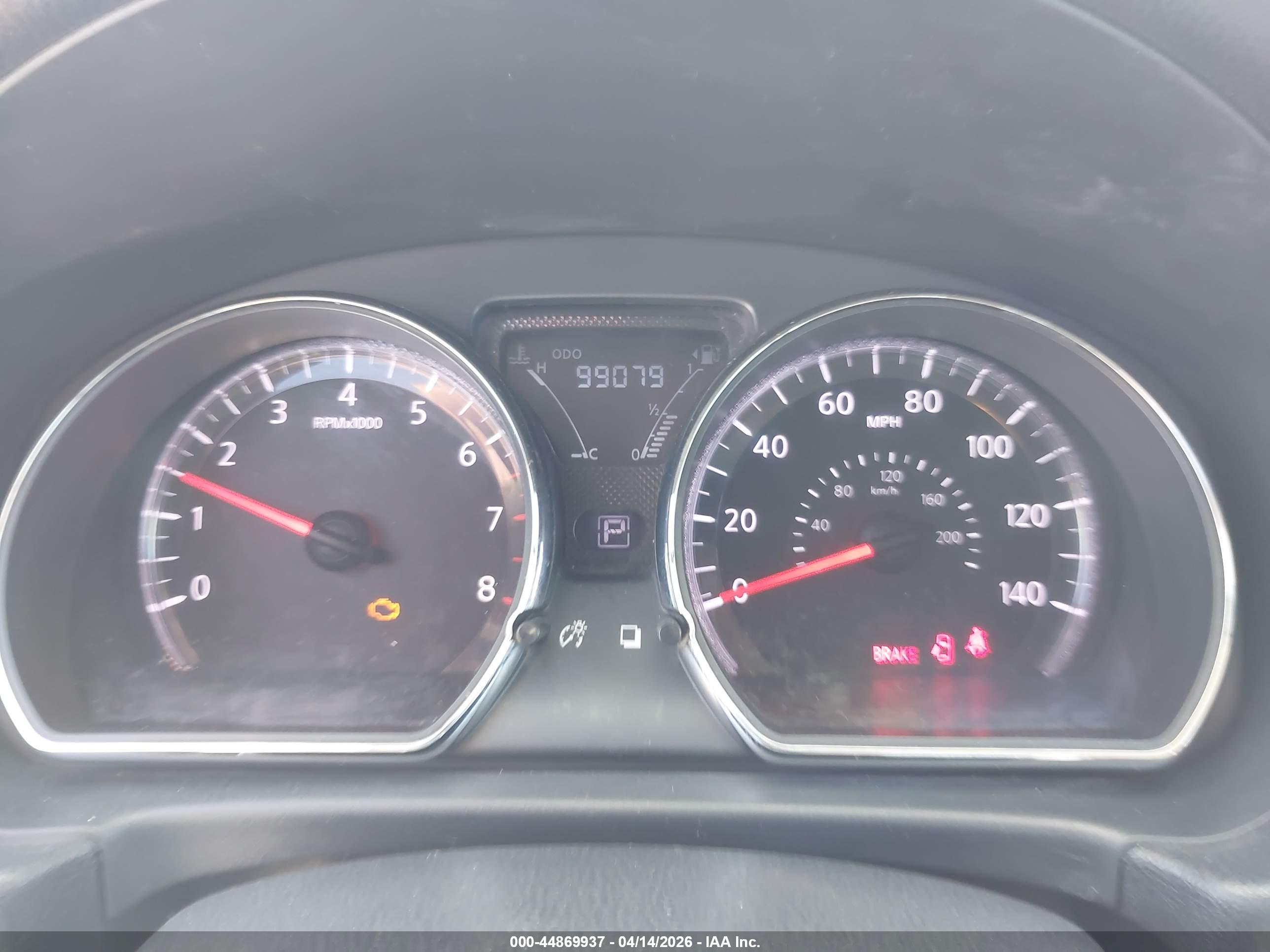 NISSAN VERSA image 7