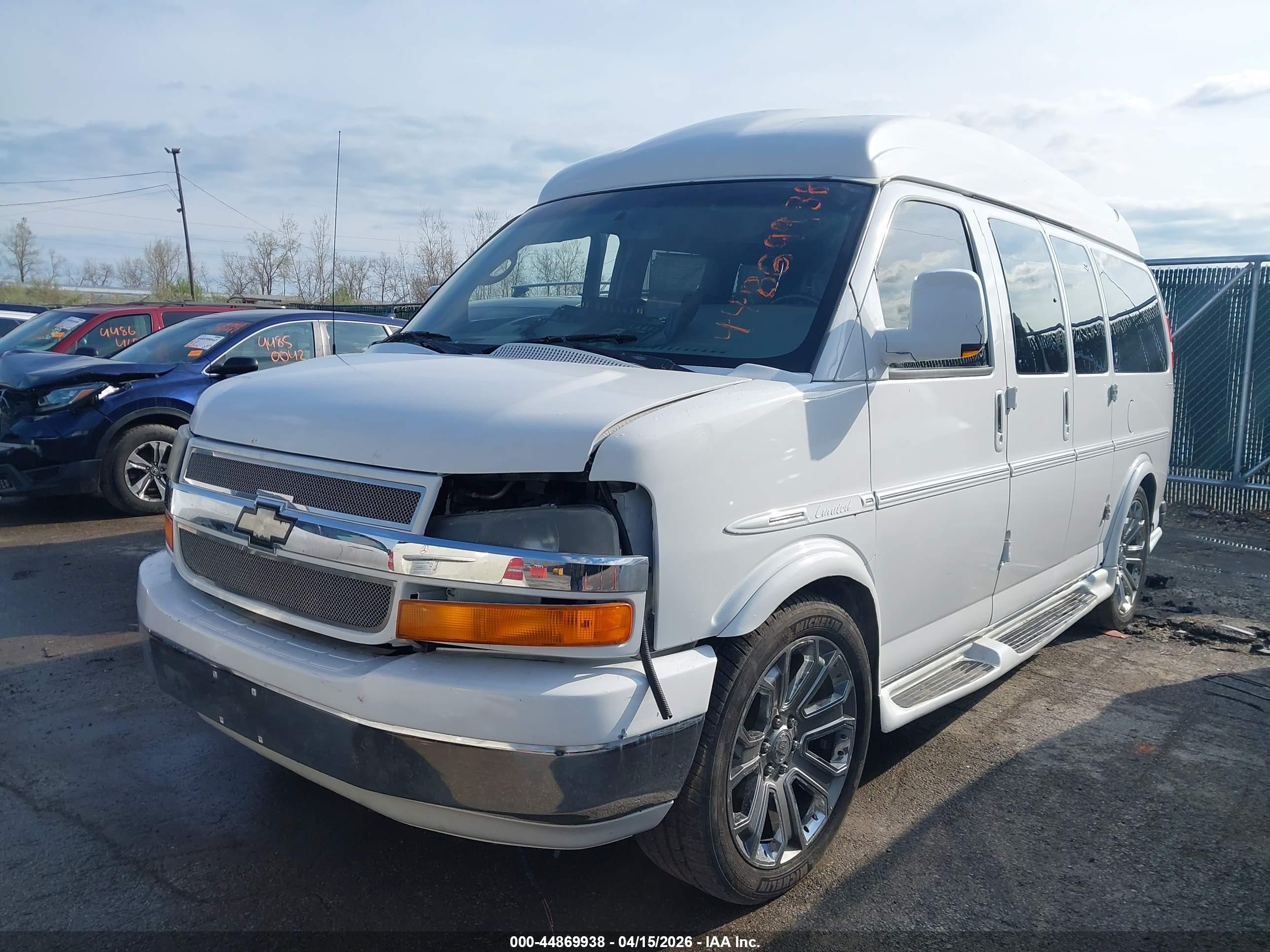CHEVROLET EXPRESS image 2
