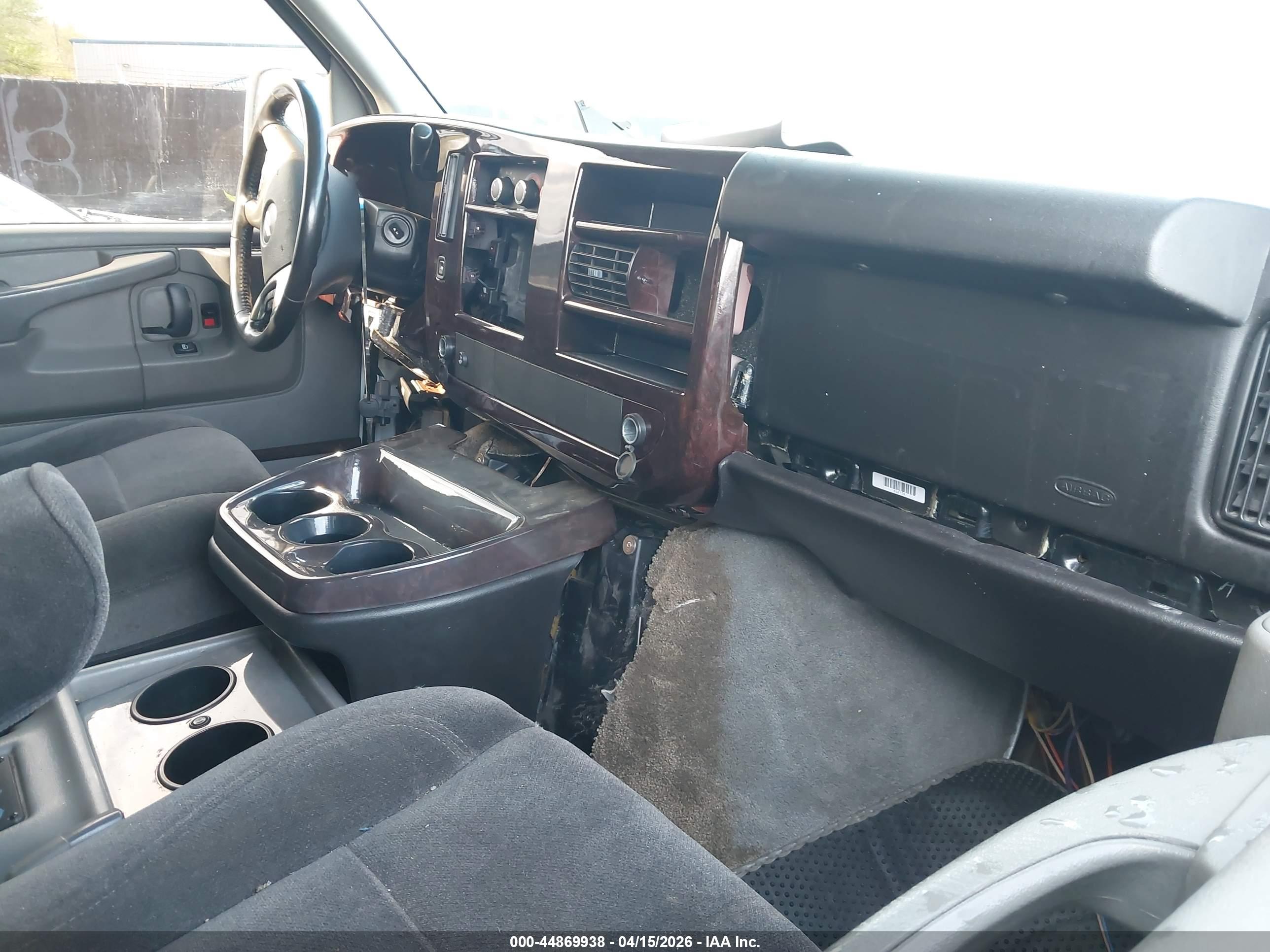 CHEVROLET EXPRESS image 5