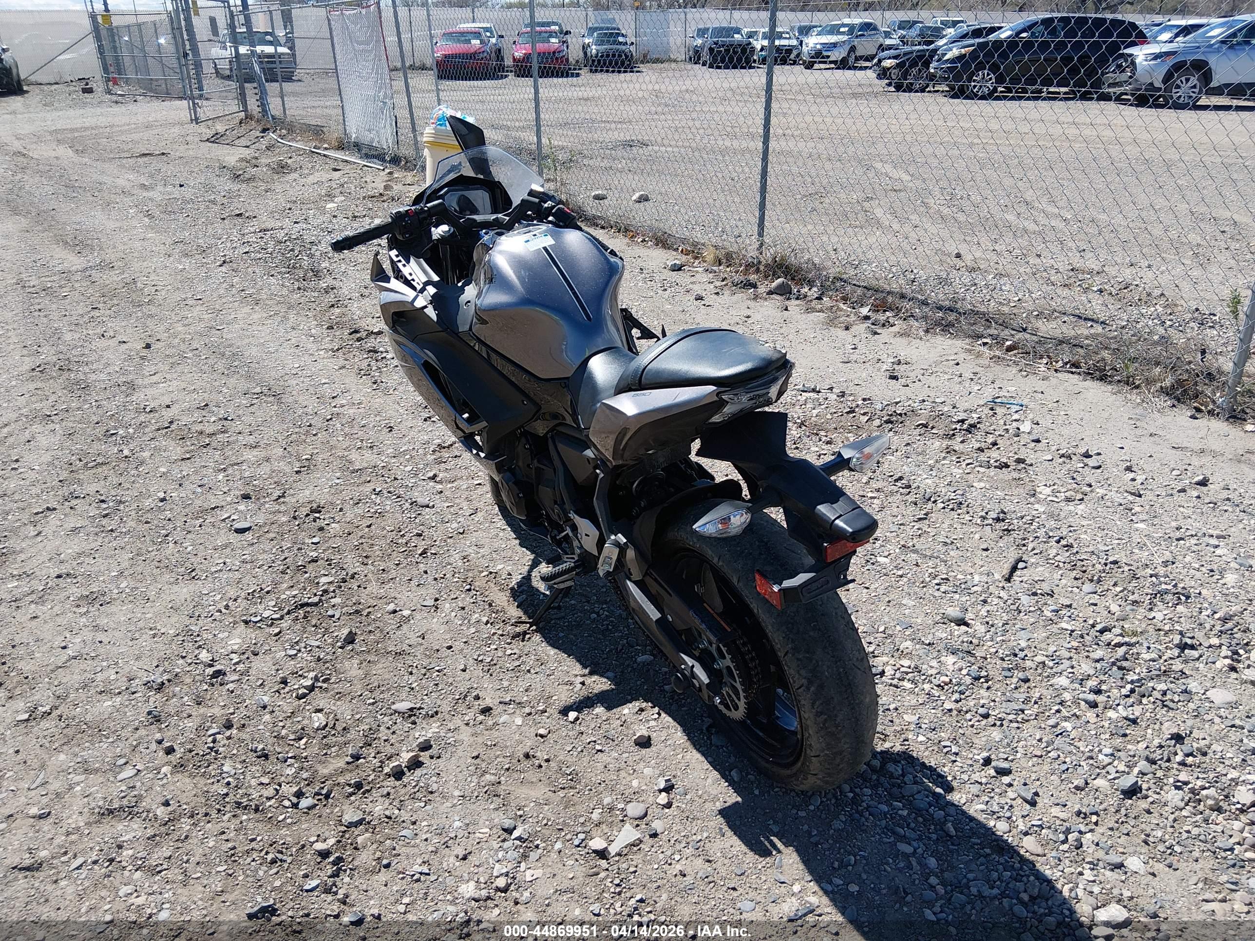 KAWASAKI EX650 image 3