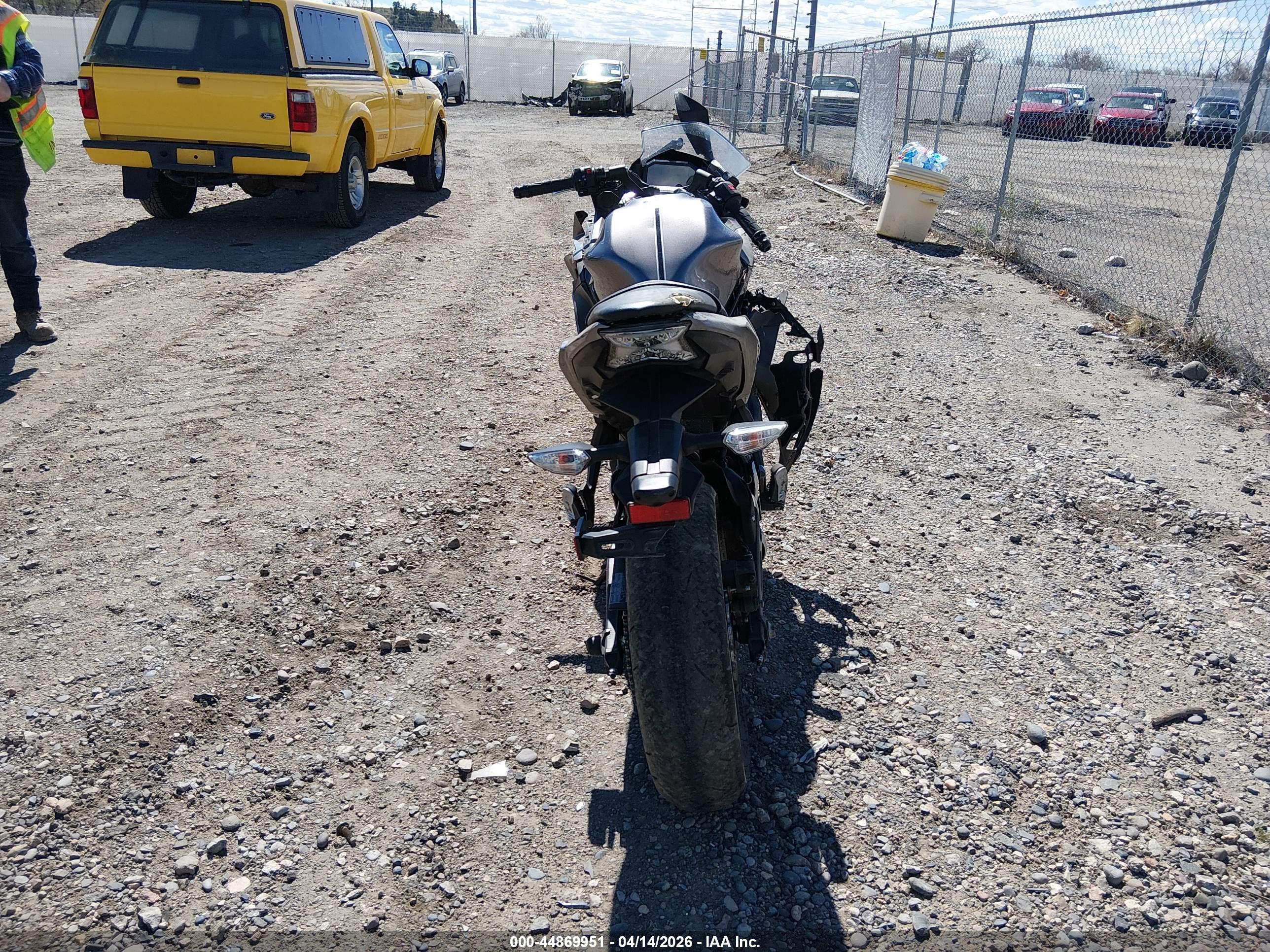 KAWASAKI EX650 image 6