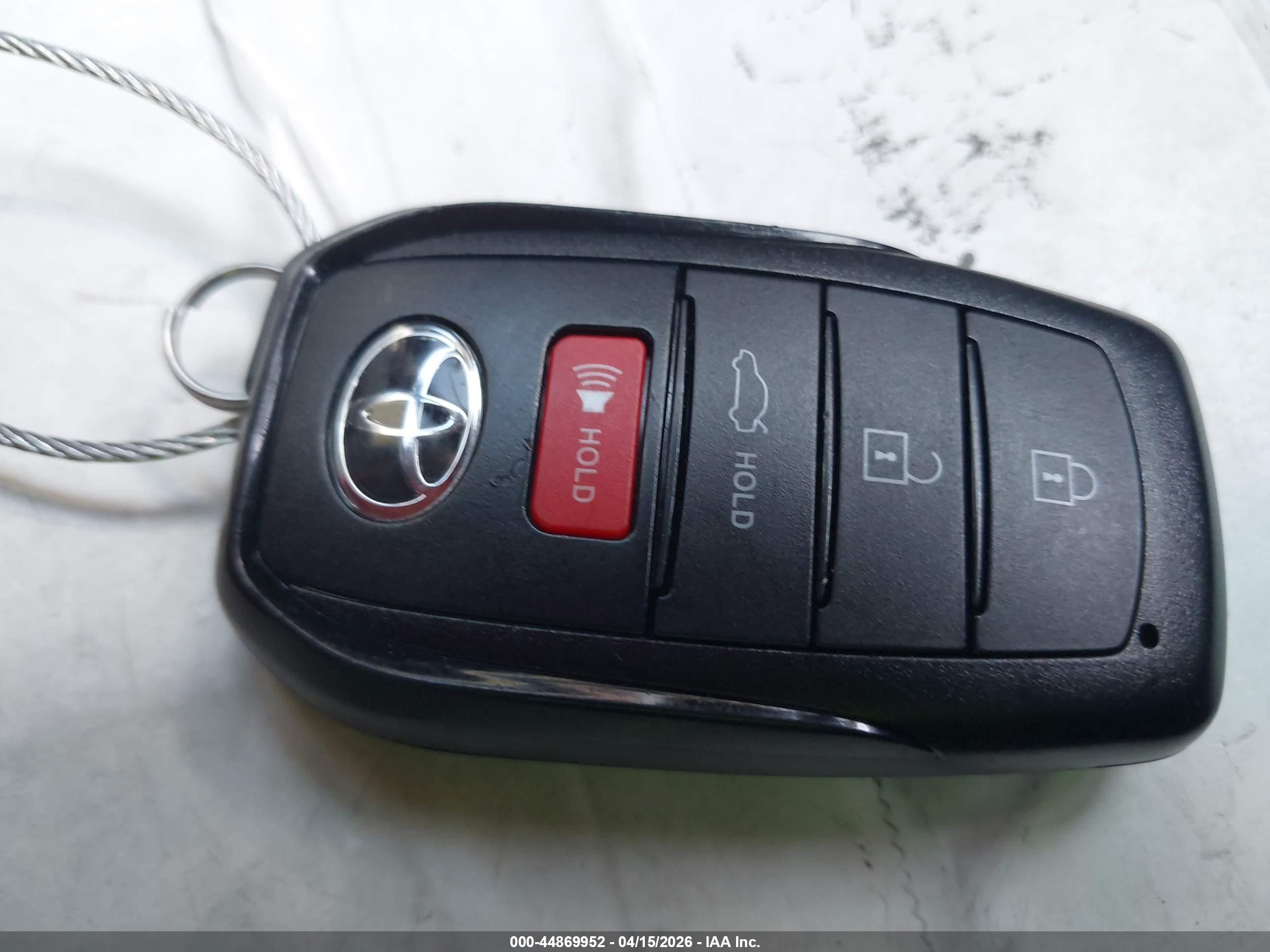 TOYOTA CAMRY image 11