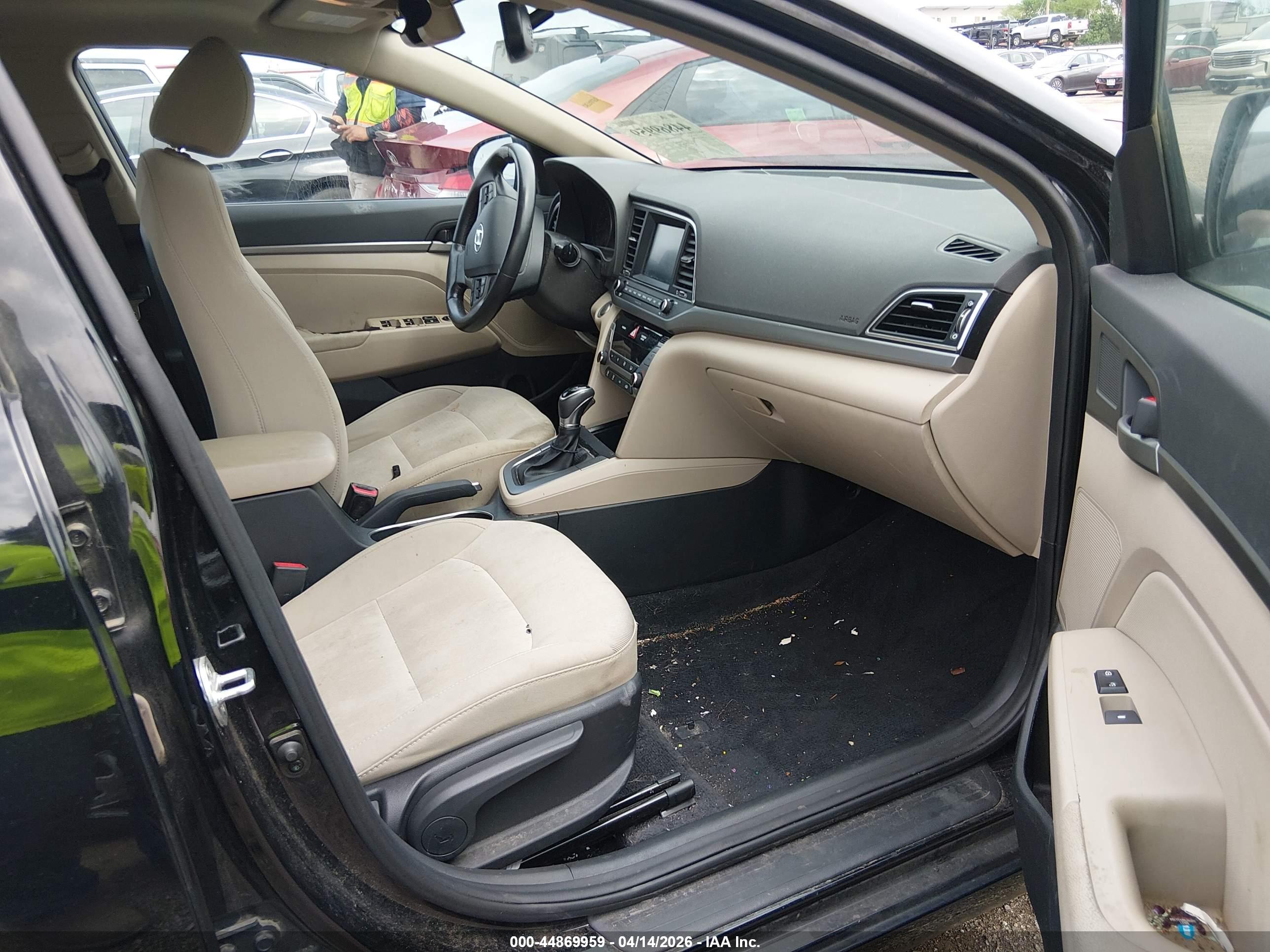 HYUNDAI ELANTRA image 5