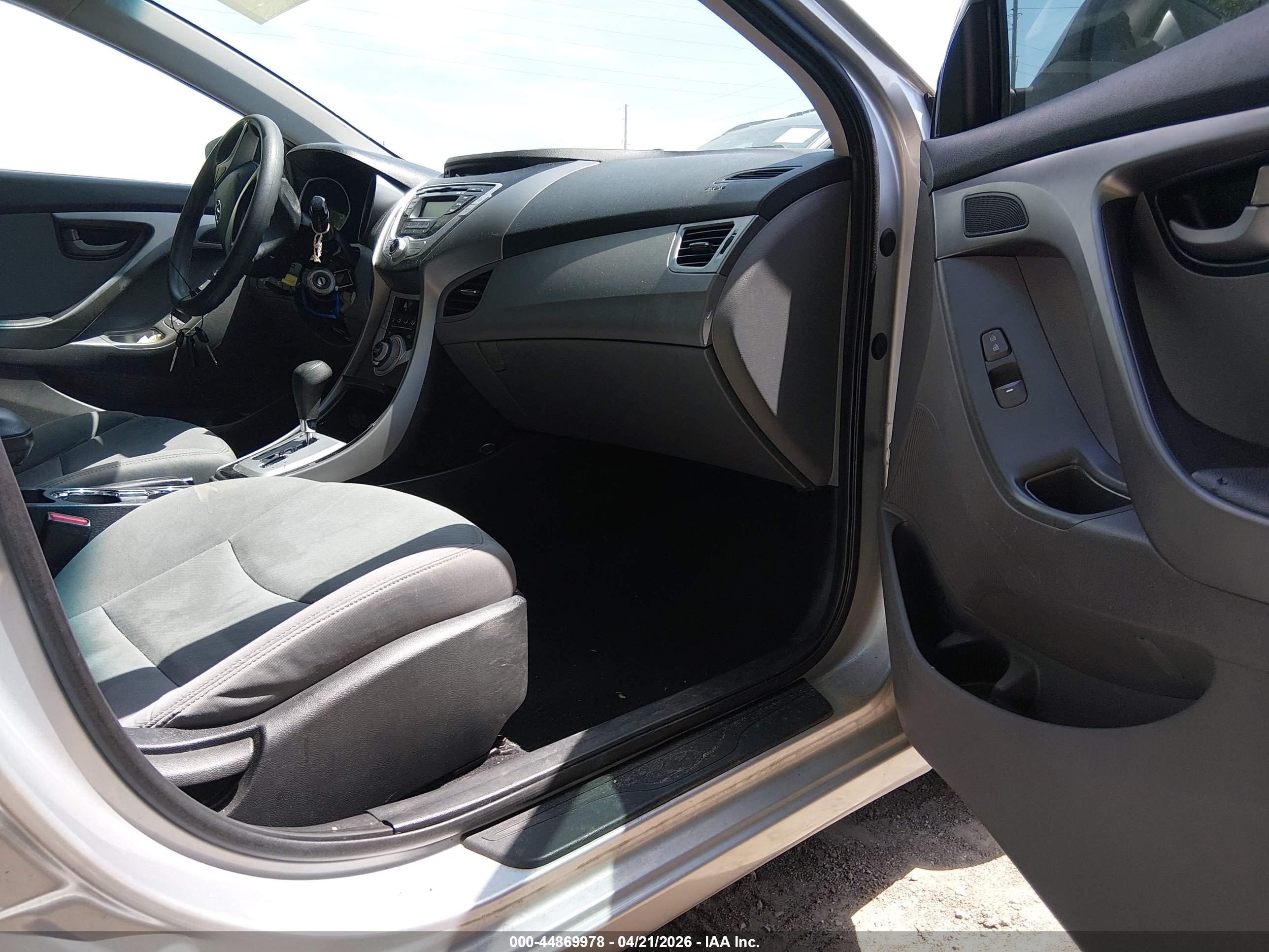 HYUNDAI ELANTRA image 5