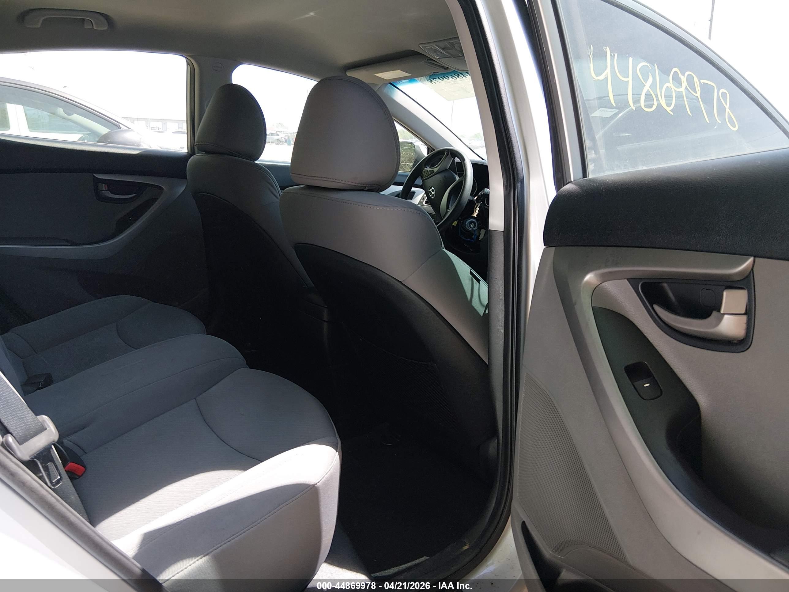 HYUNDAI ELANTRA image 8