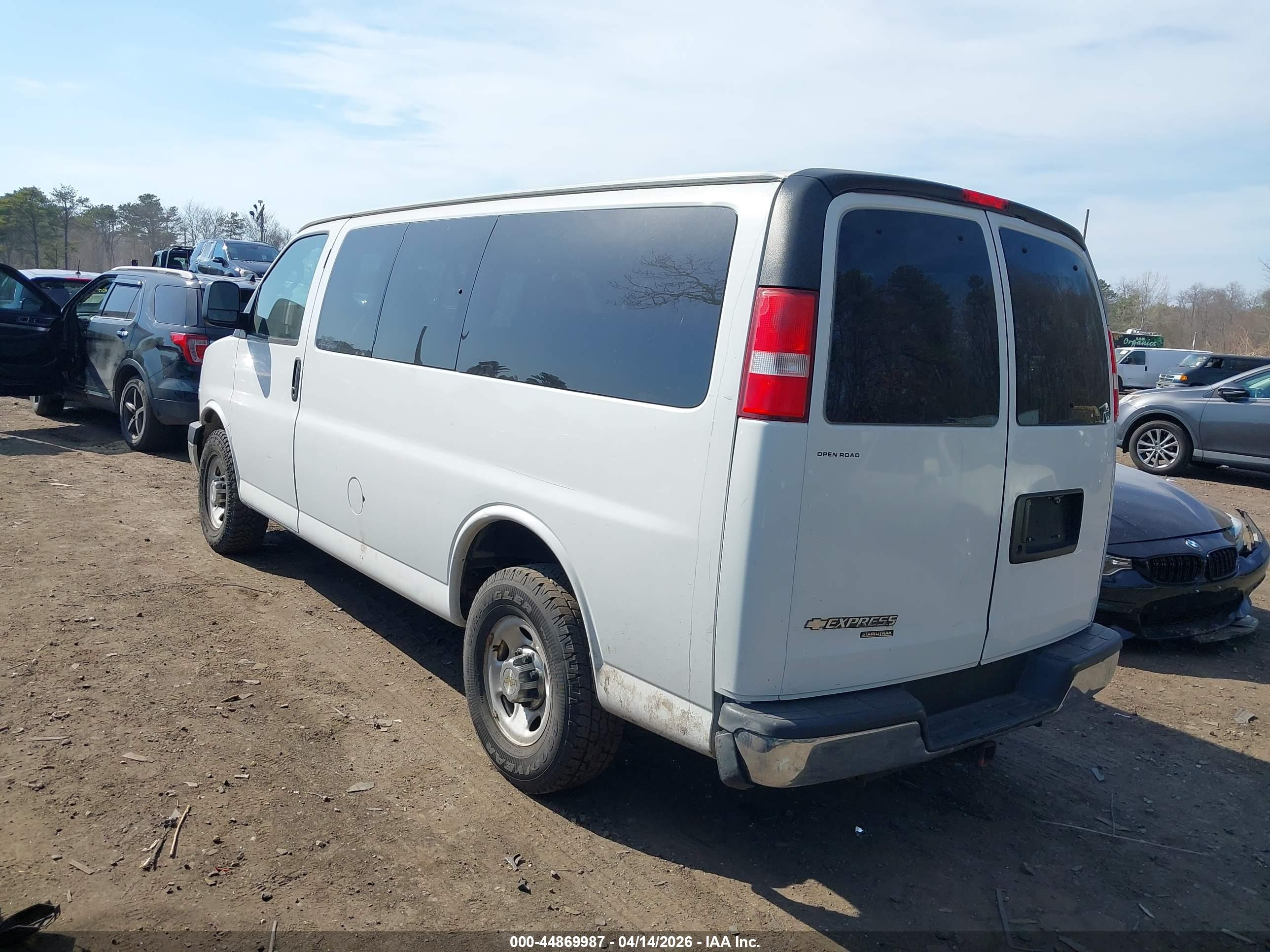 CHEVROLET EXPRESS image 3