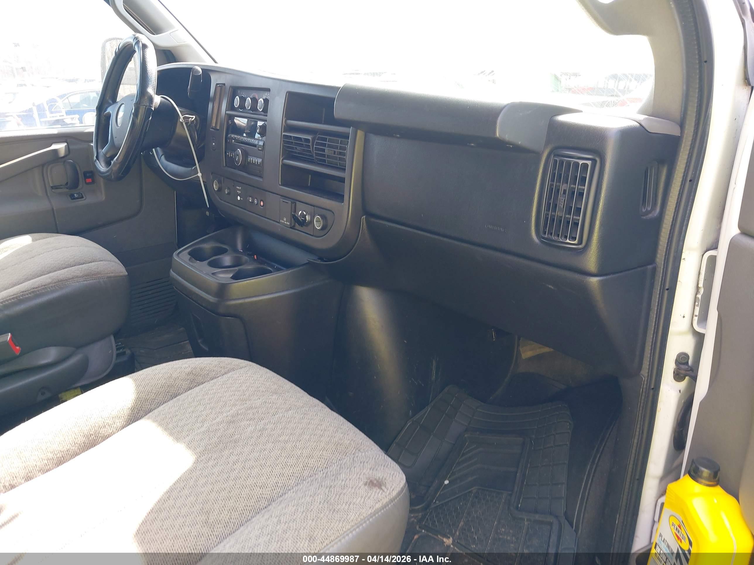 CHEVROLET EXPRESS image 5