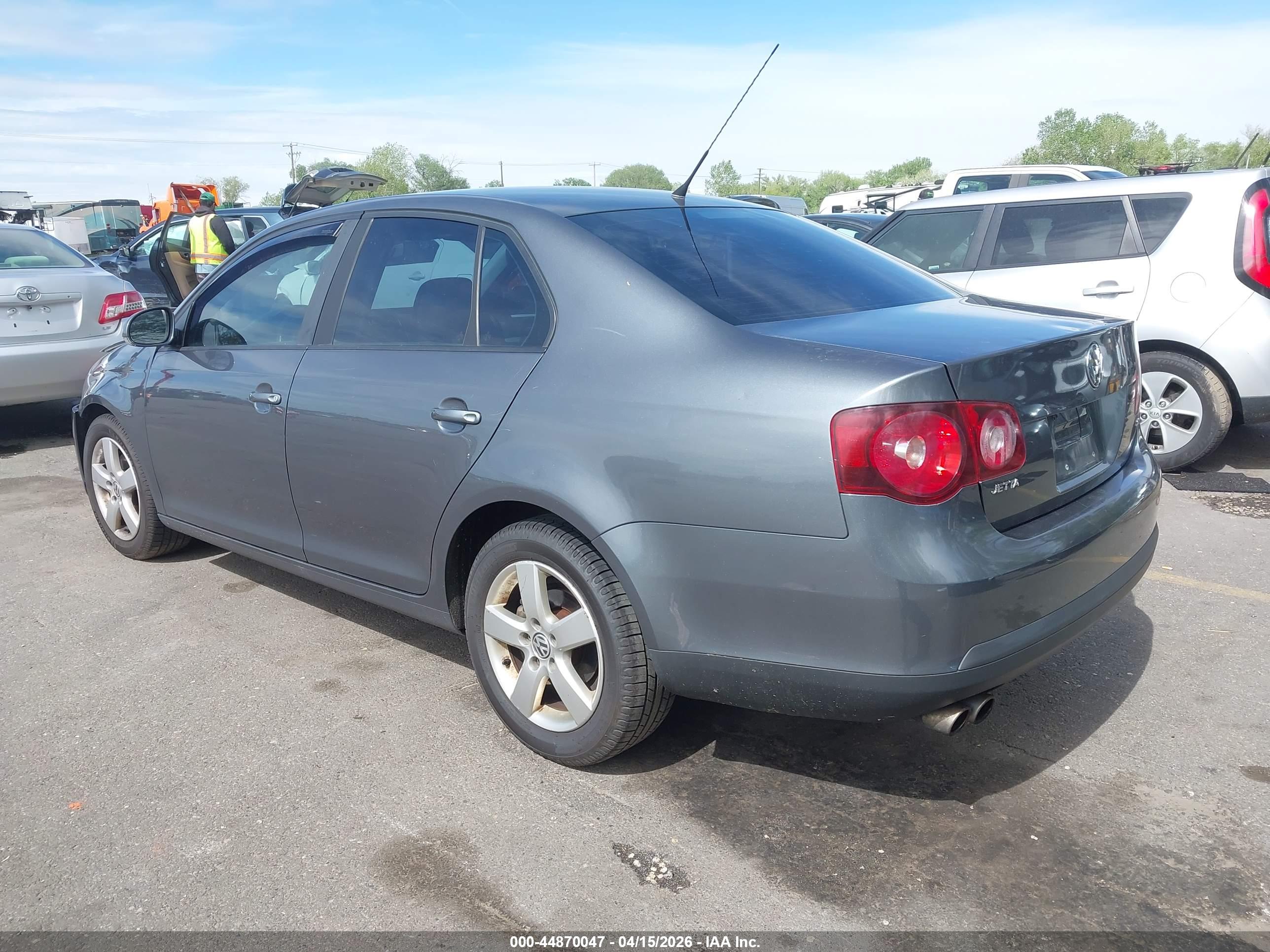 VOLKSWAGEN JETTA image 3