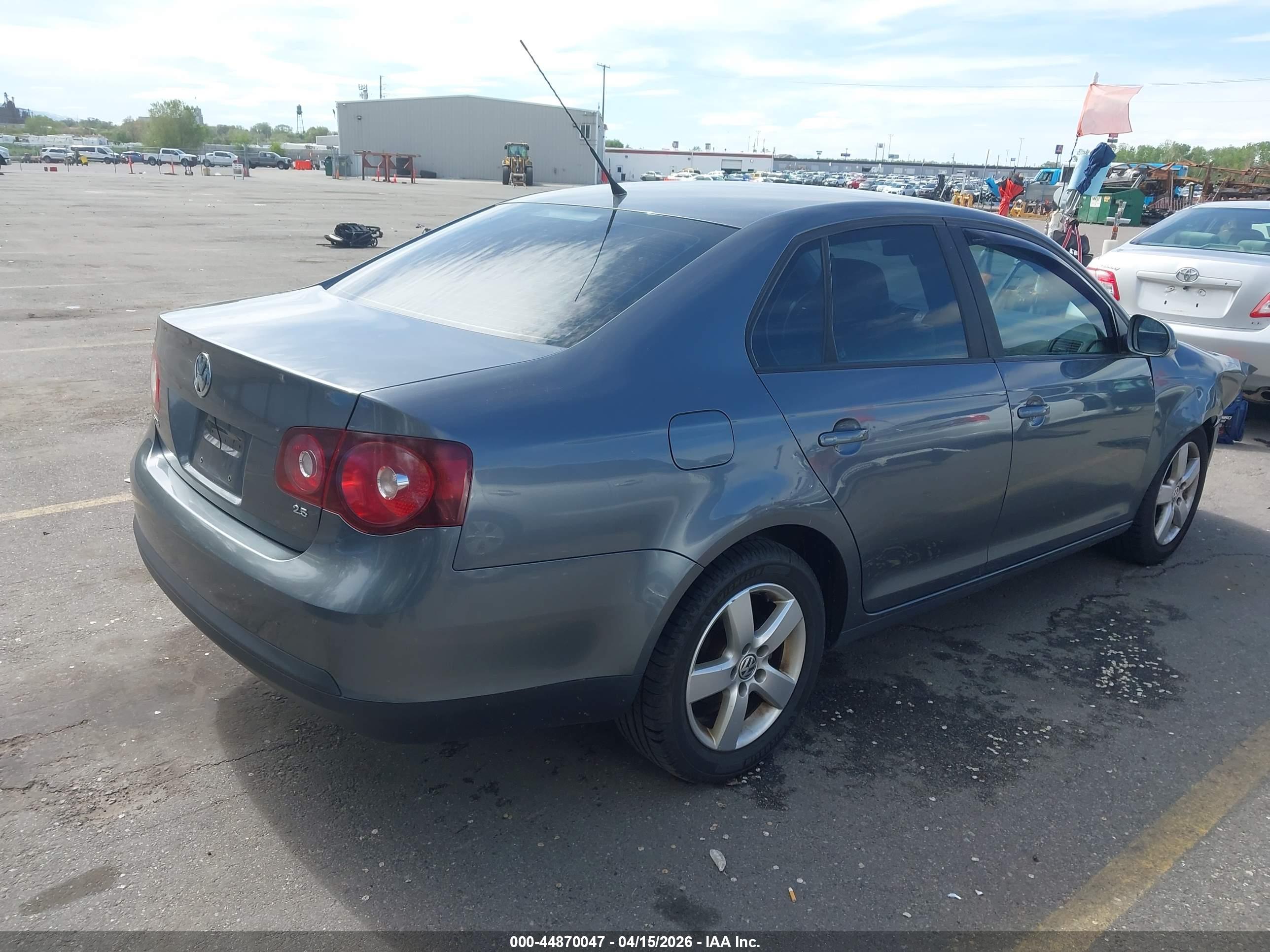 VOLKSWAGEN JETTA image 4