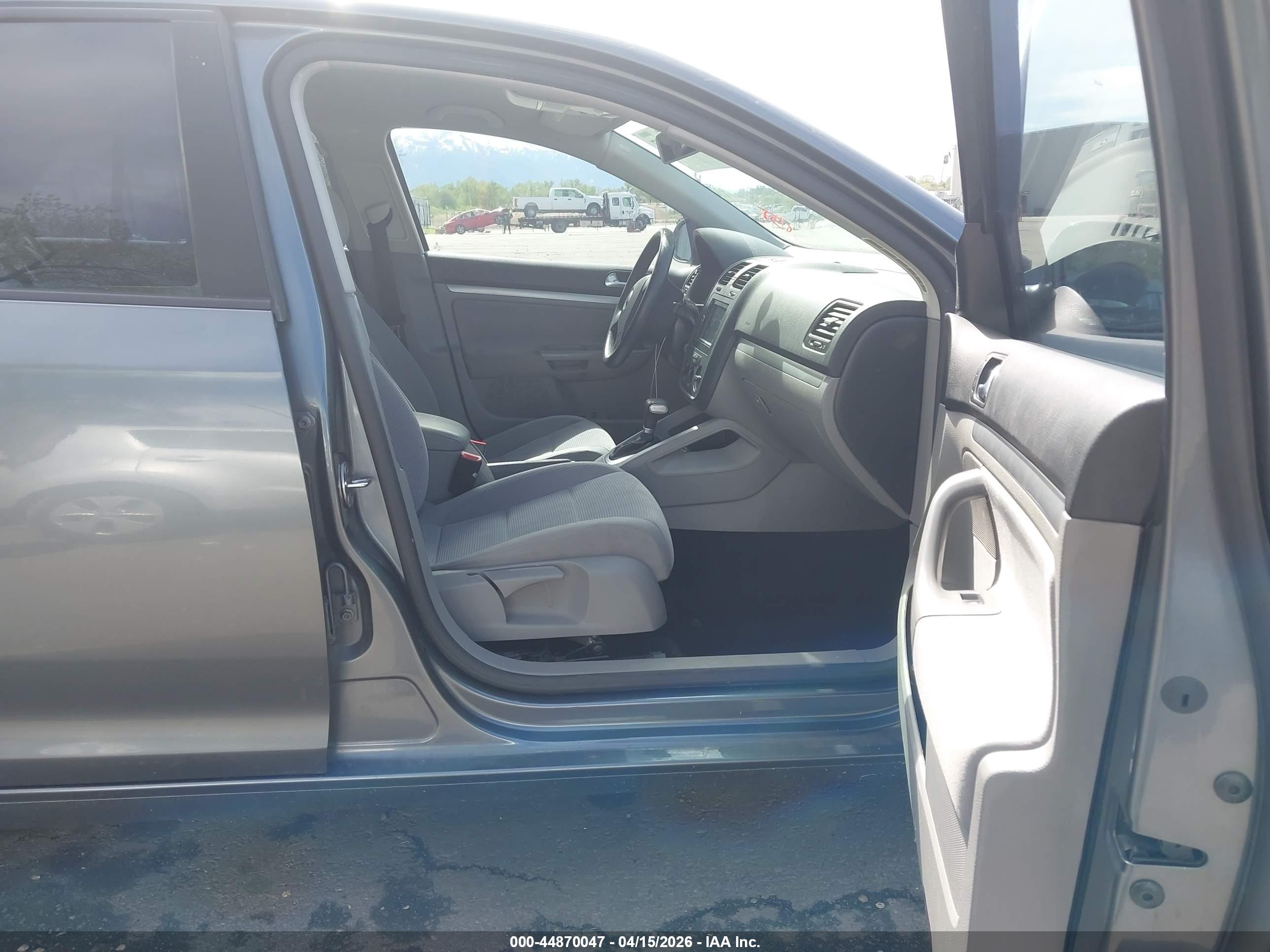 VOLKSWAGEN JETTA image 5