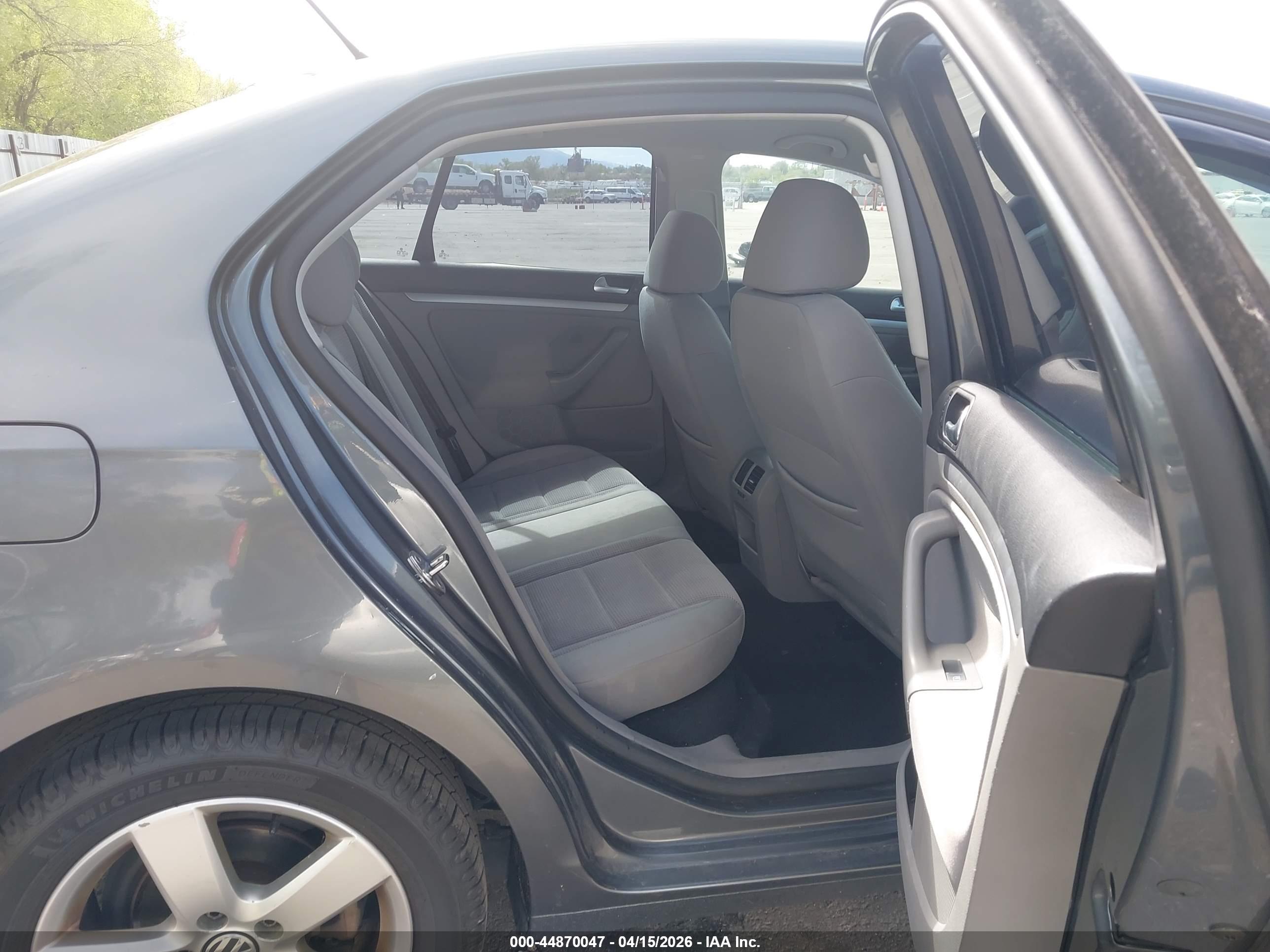 VOLKSWAGEN JETTA image 8