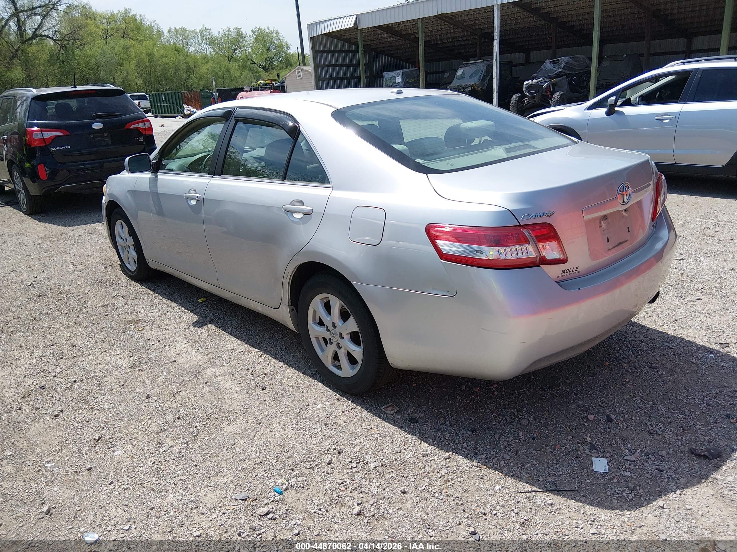 TOYOTA CAMRY image 3