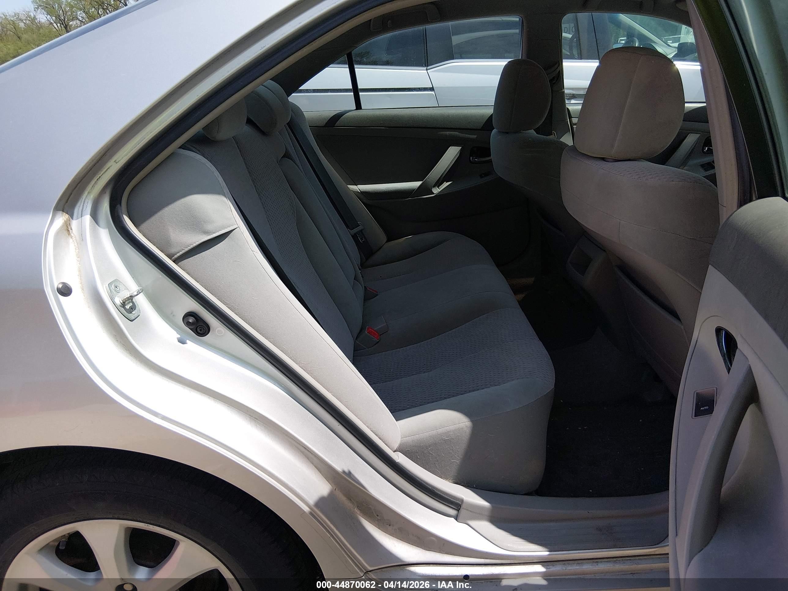 TOYOTA CAMRY image 8