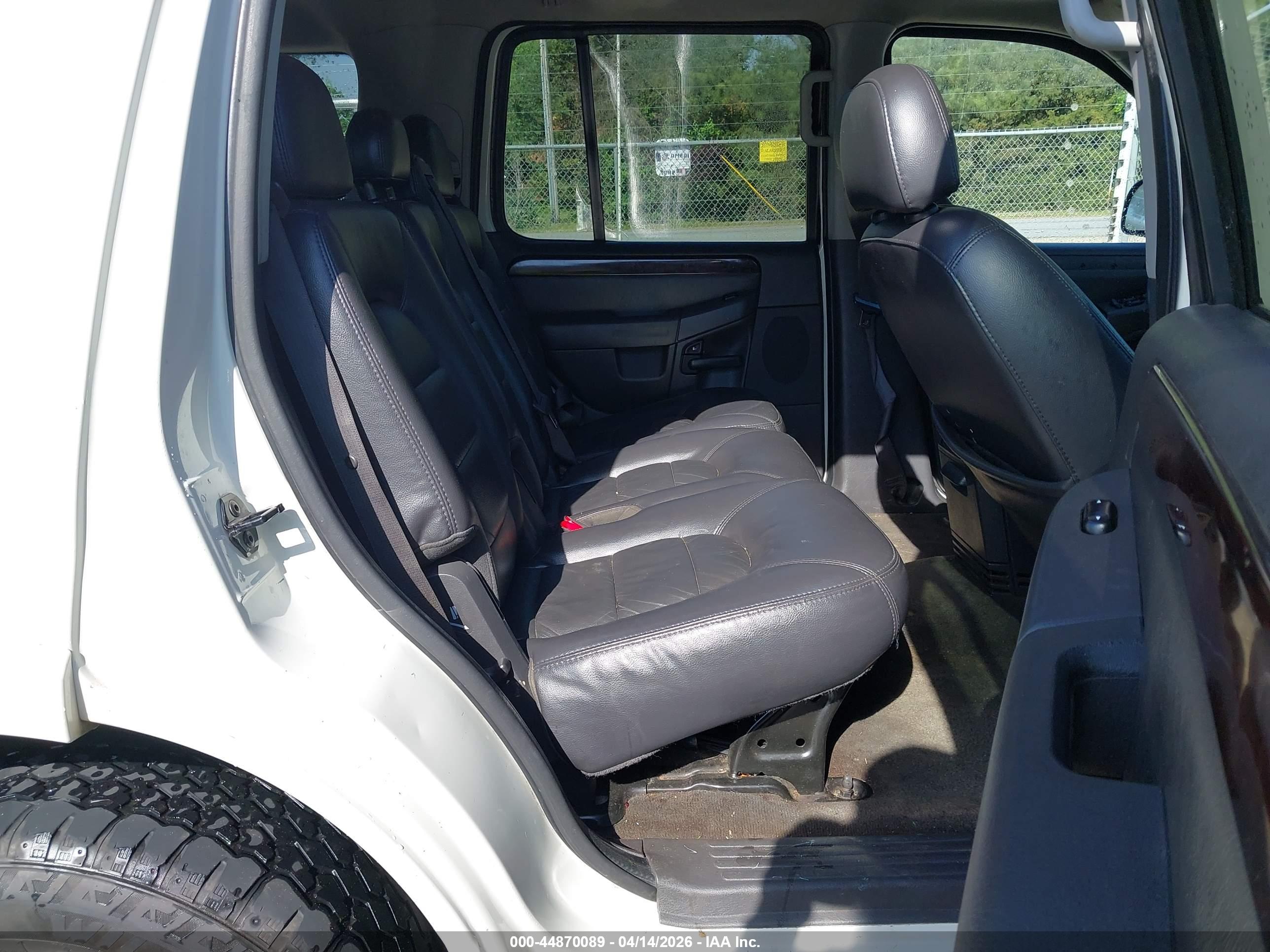 FORD EXPLORER image 8