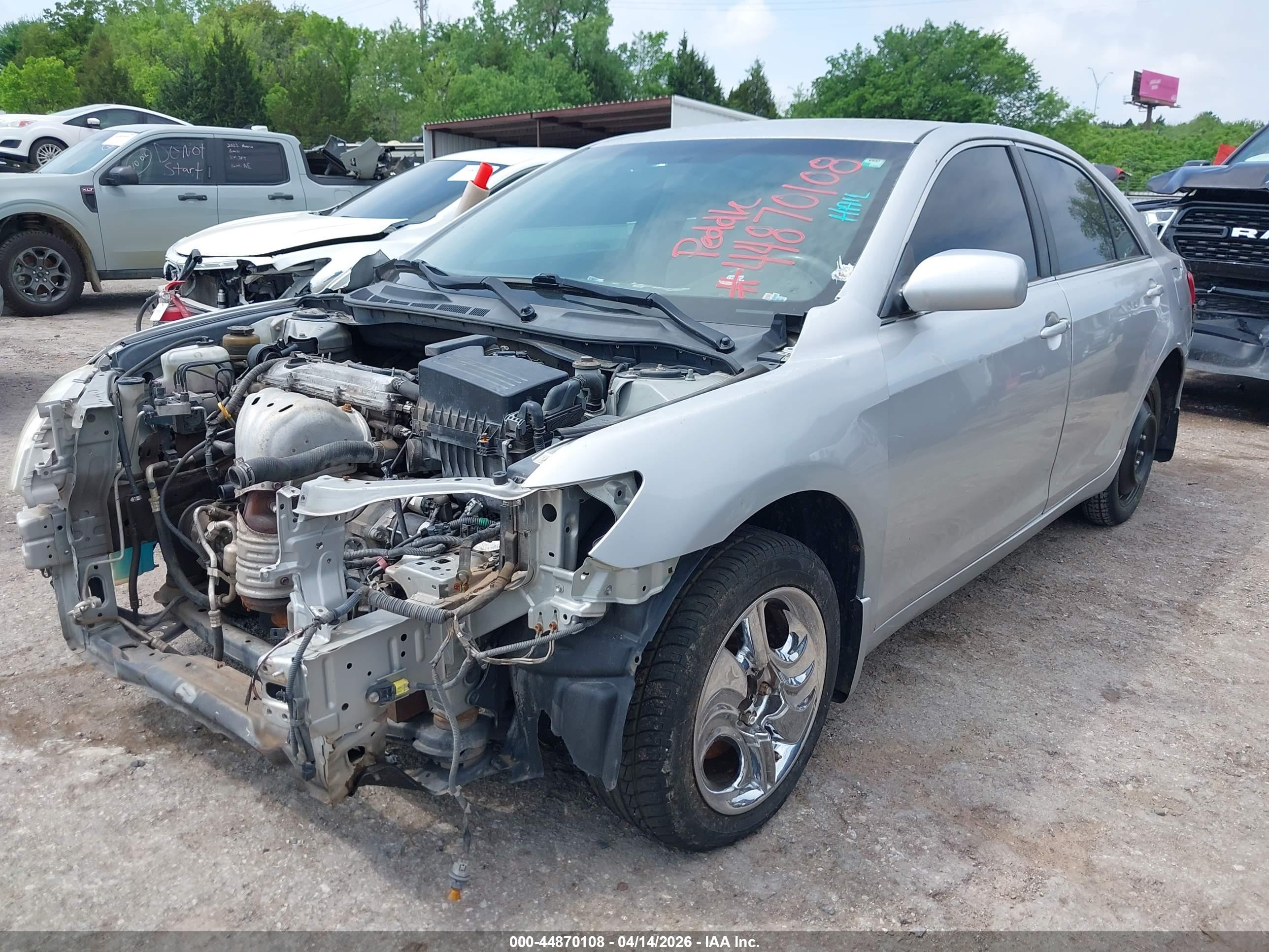 TOYOTA CAMRY image 2