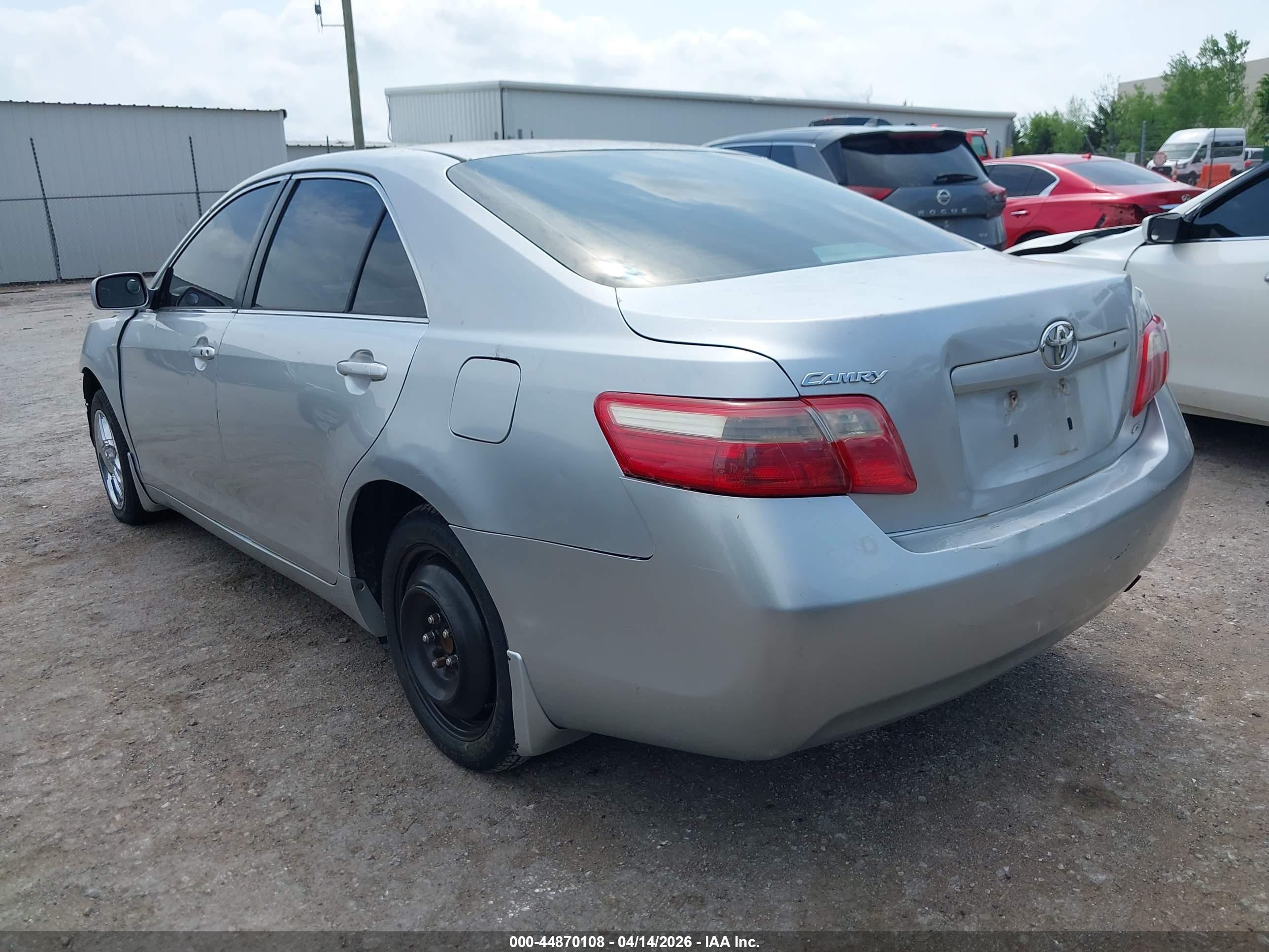 TOYOTA CAMRY image 3