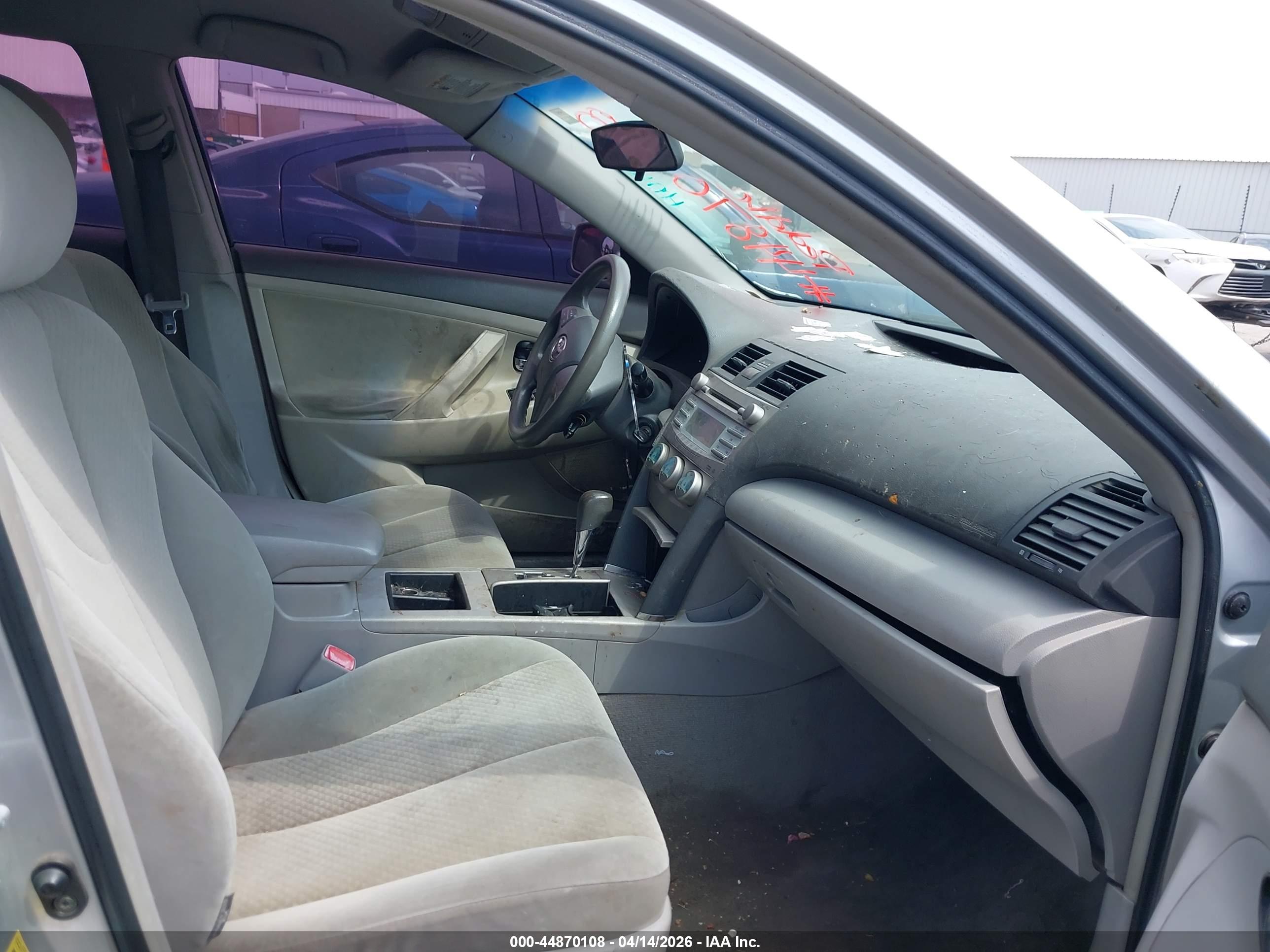 TOYOTA CAMRY image 5