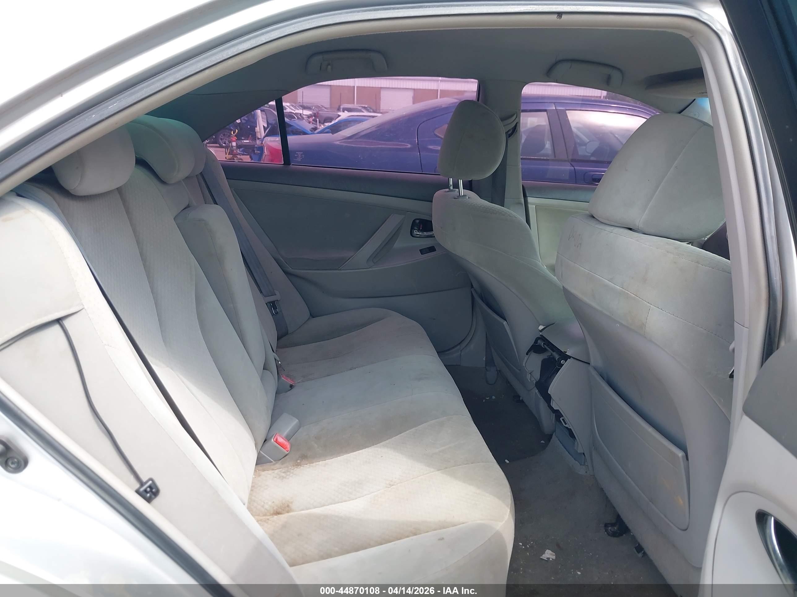 TOYOTA CAMRY image 8