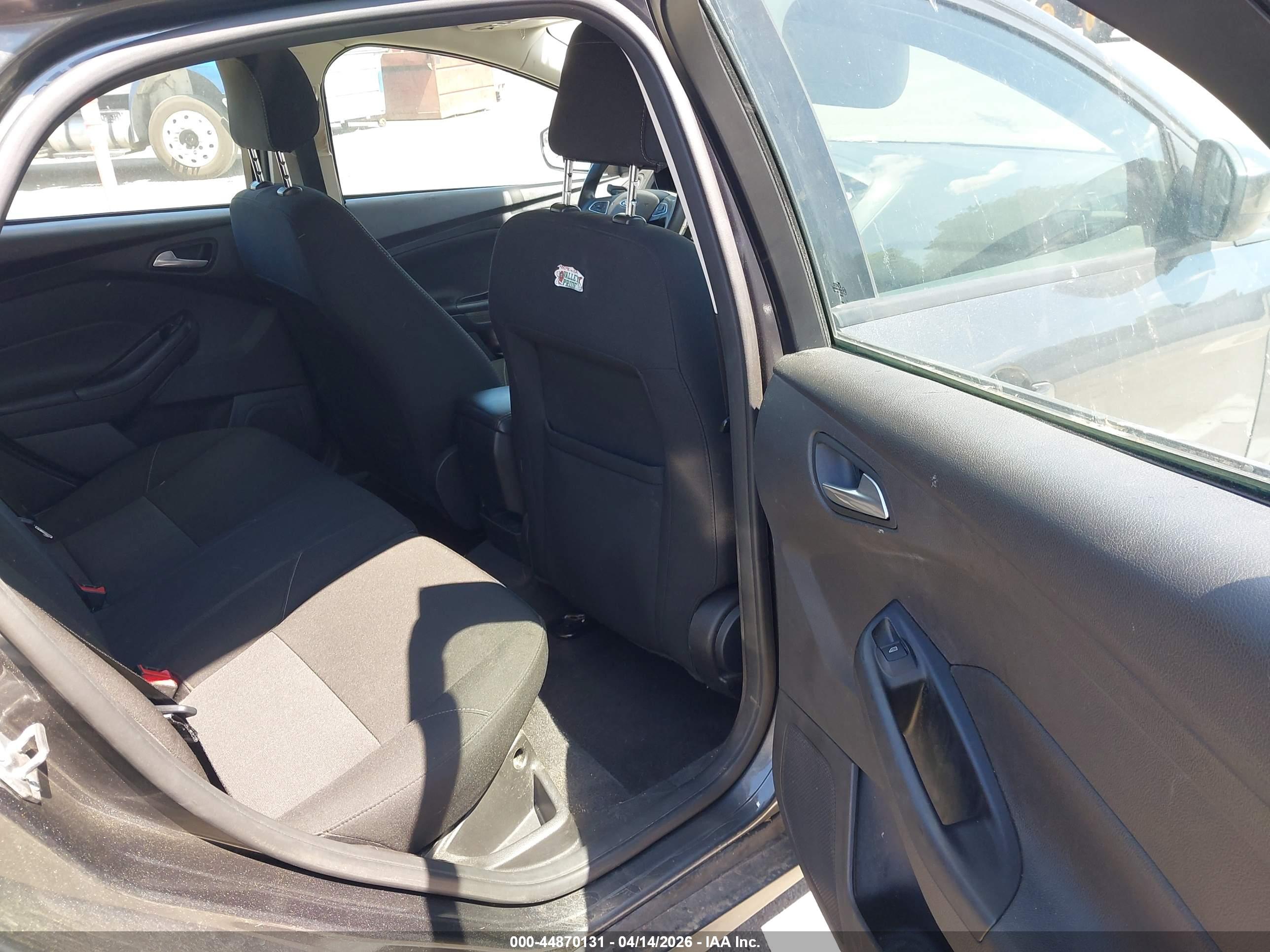 FORD FOCUS image 8