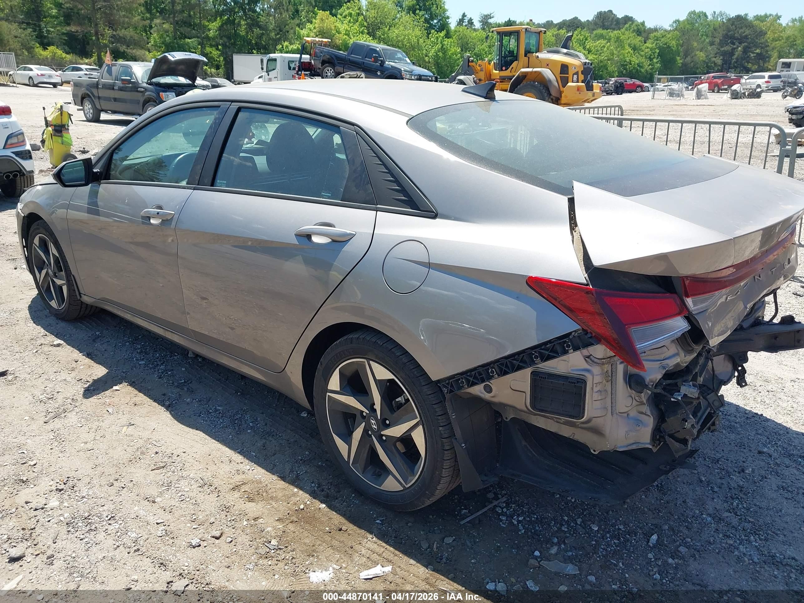 HYUNDAI ELANTRA image 3
