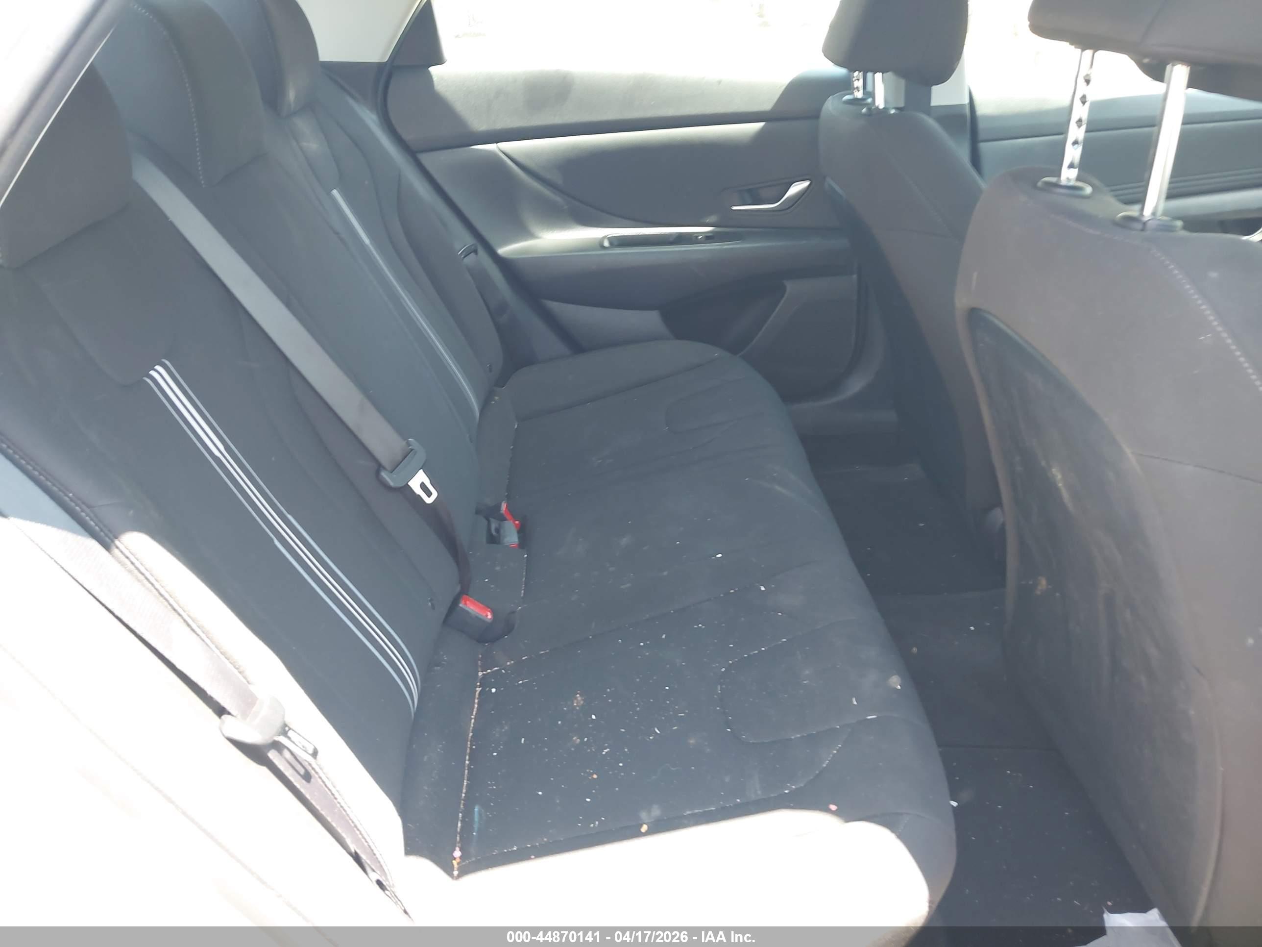 HYUNDAI ELANTRA image 8