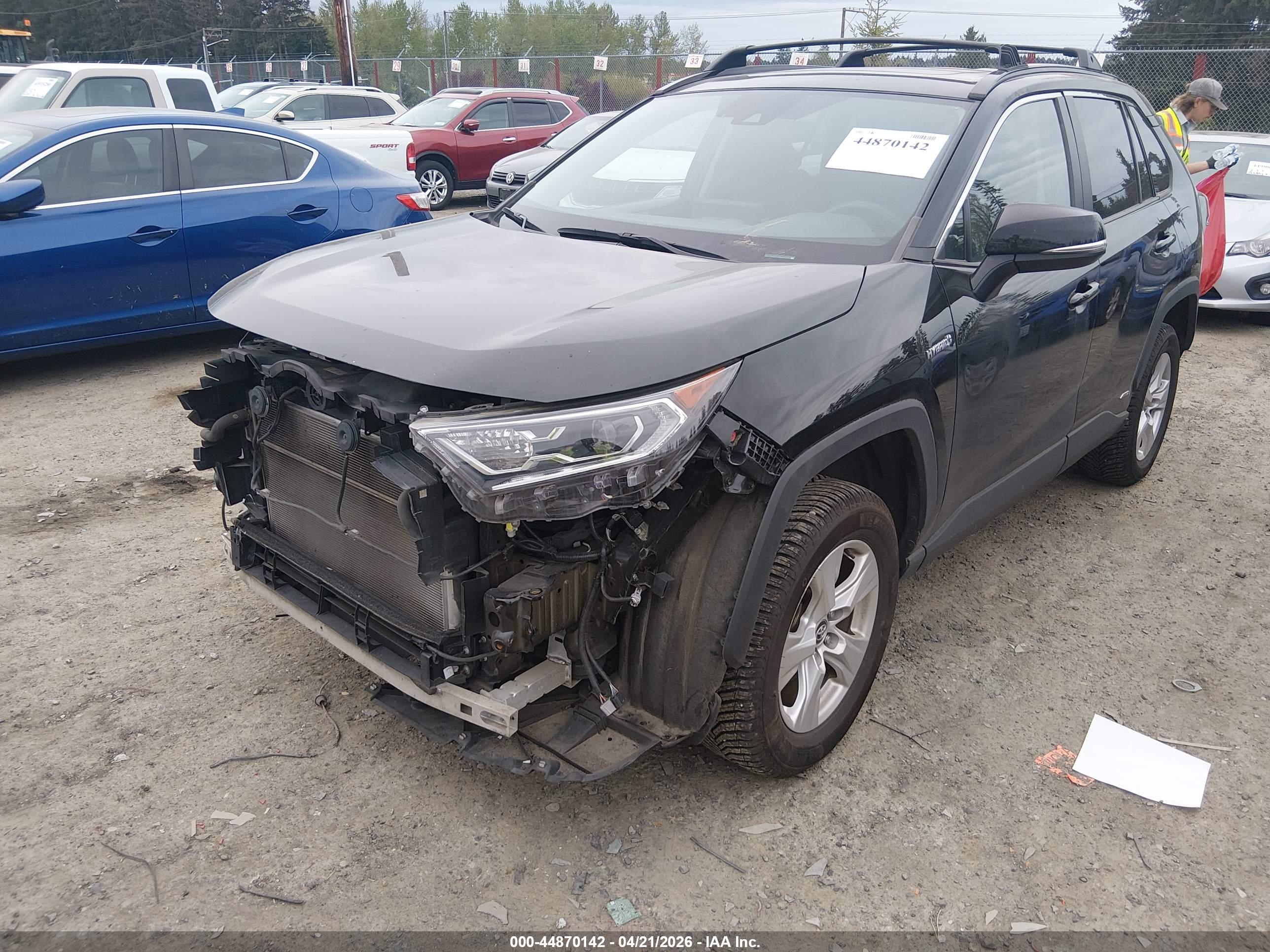 TOYOTA RAV4 image 2