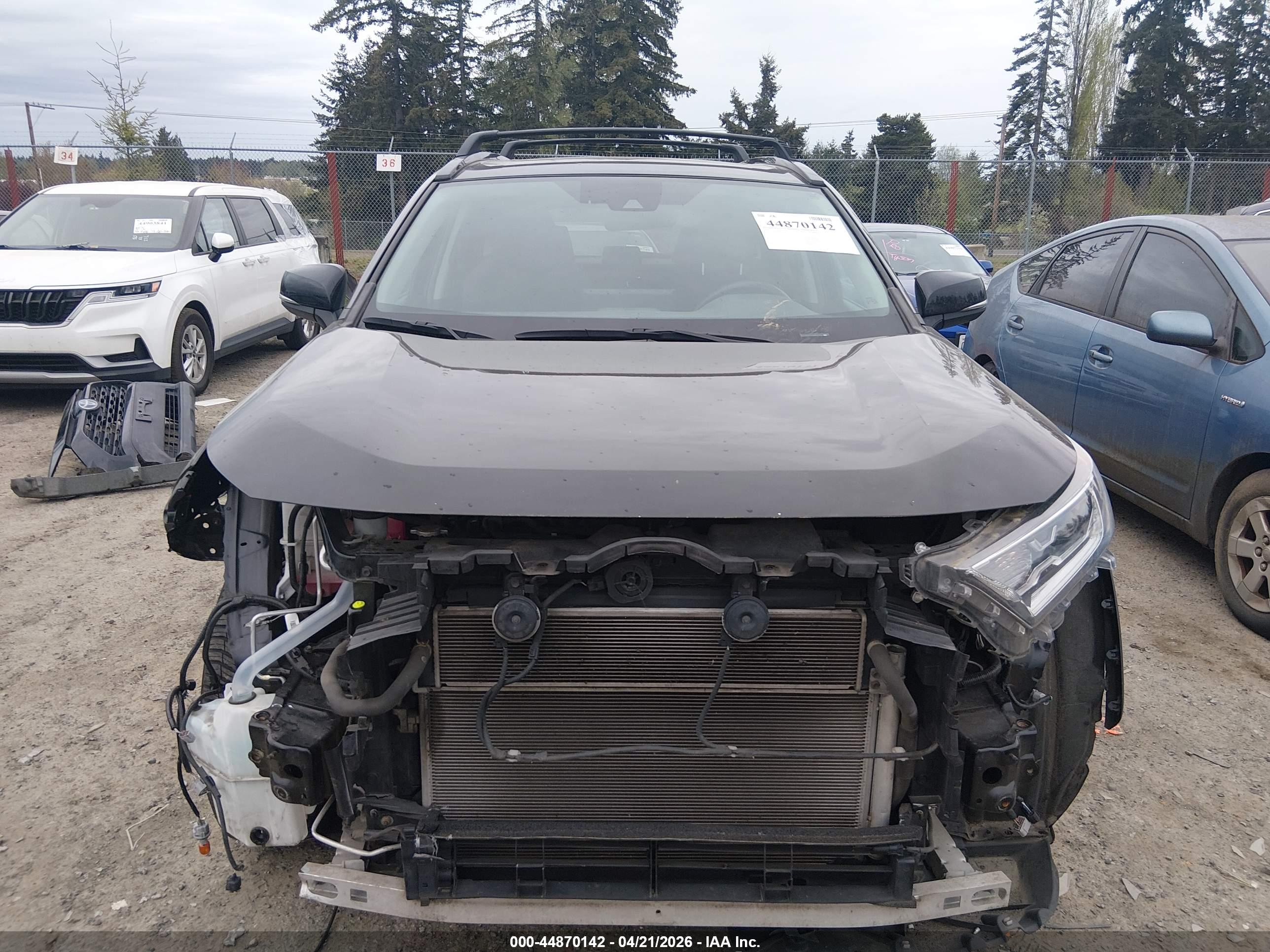 TOYOTA RAV4 image 6