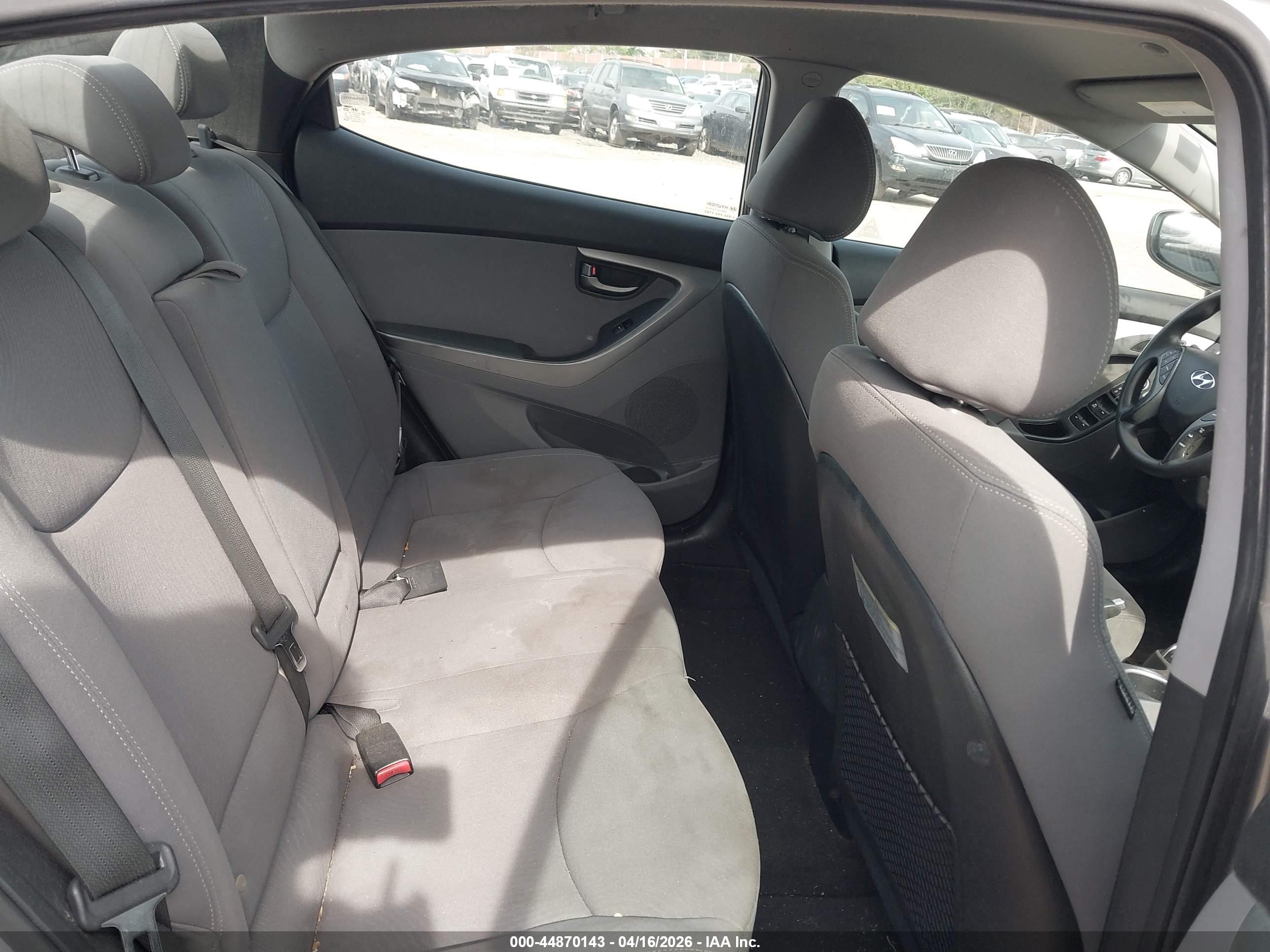 HYUNDAI ELANTRA image 8