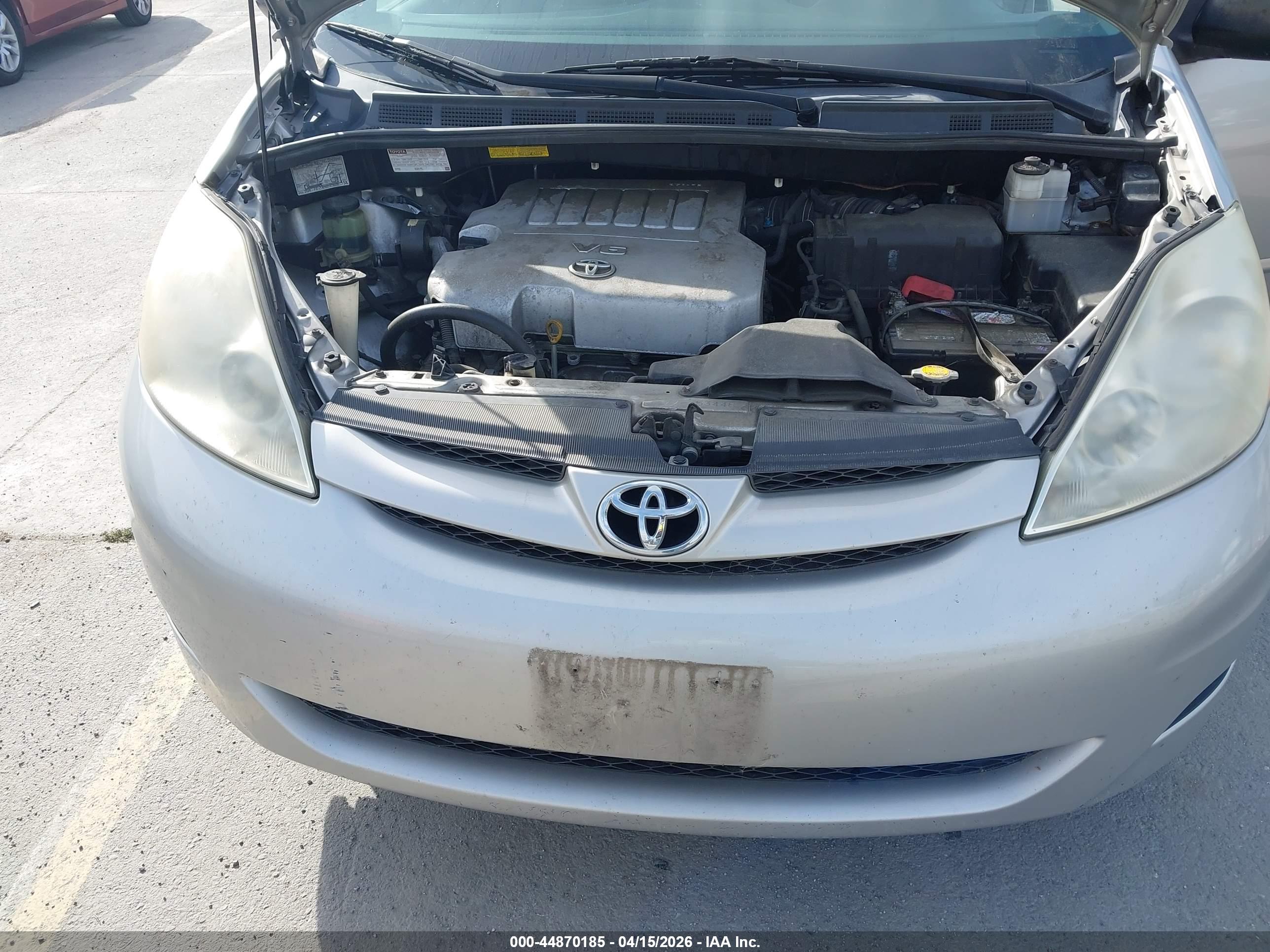 TOYOTA SIENNA image 10