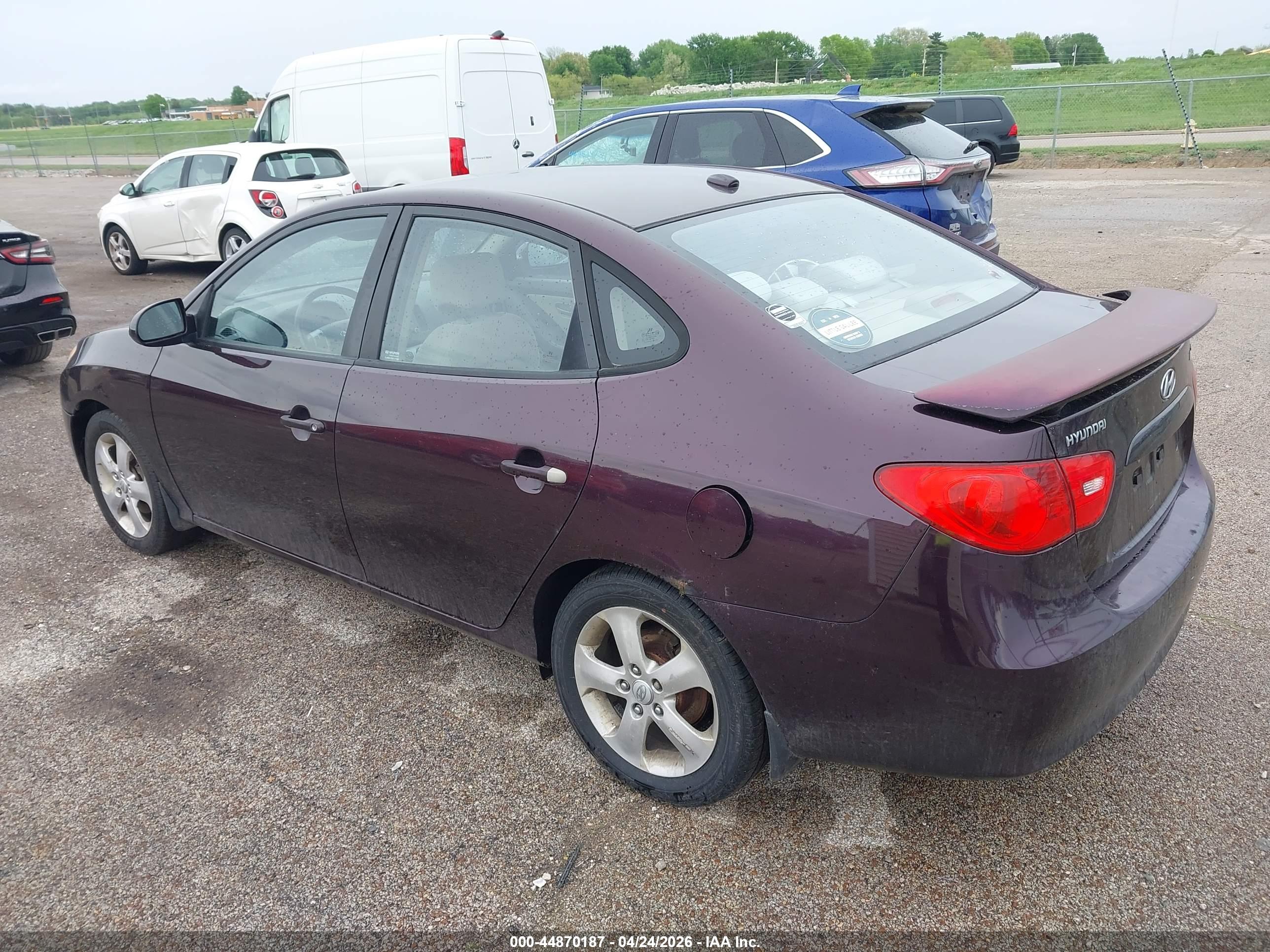 HYUNDAI ELANTRA image 3